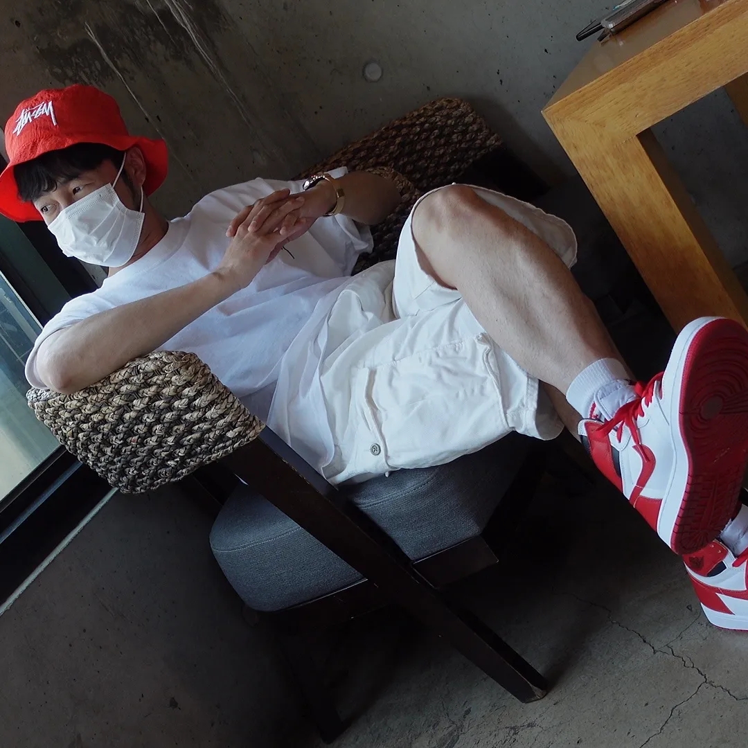 Nike x Stussy Bucket Hat Habanero Red, Stussy Big Link T-Shirt White 착용 스타일