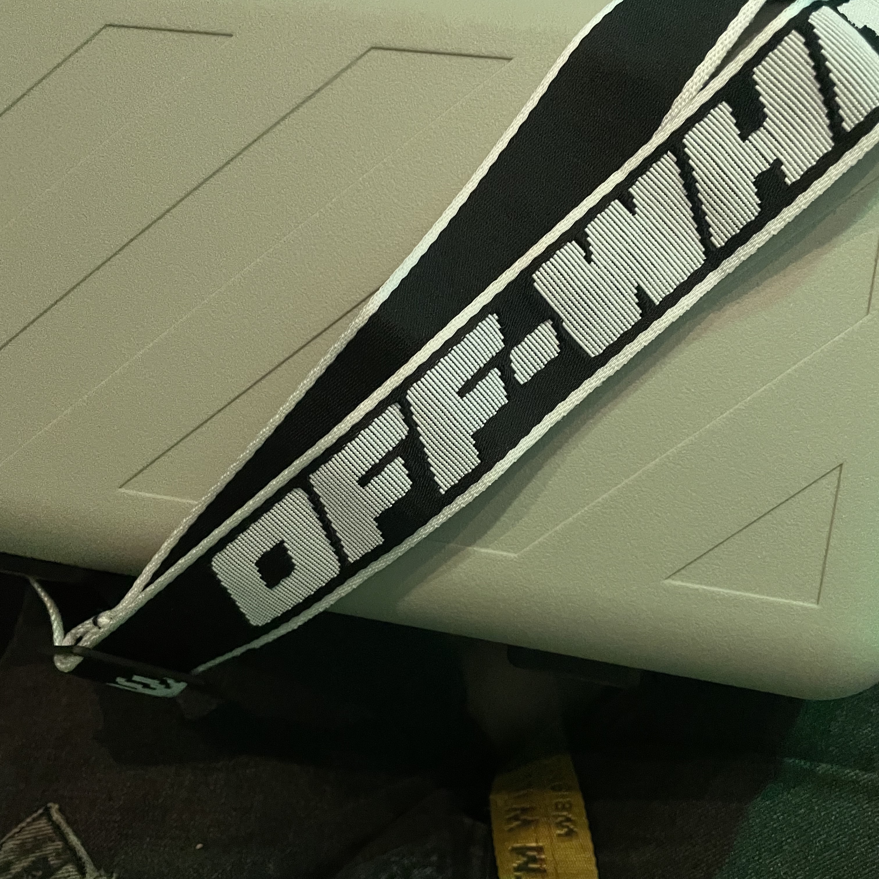 Off-White x Amore Pacific Protection Box (Without Cosmetics) 착용 스타일
