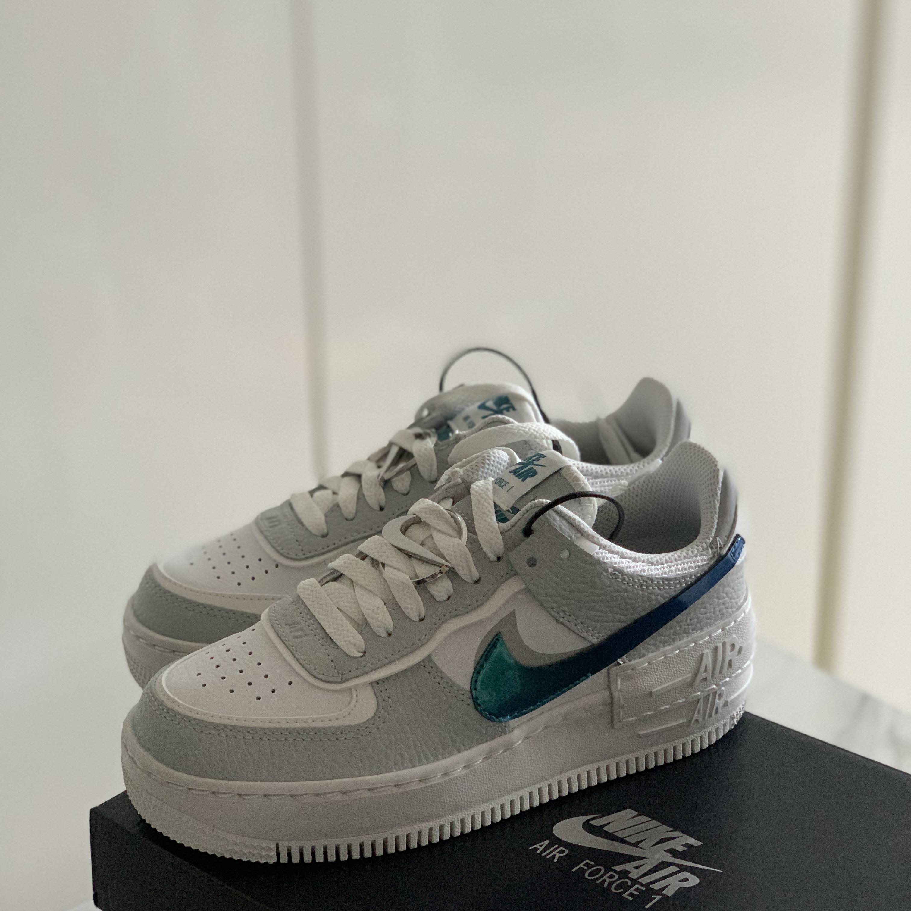 (W) Nike Air Force 1 Shadow Grey Fog Bright Spruce 착용 스타일