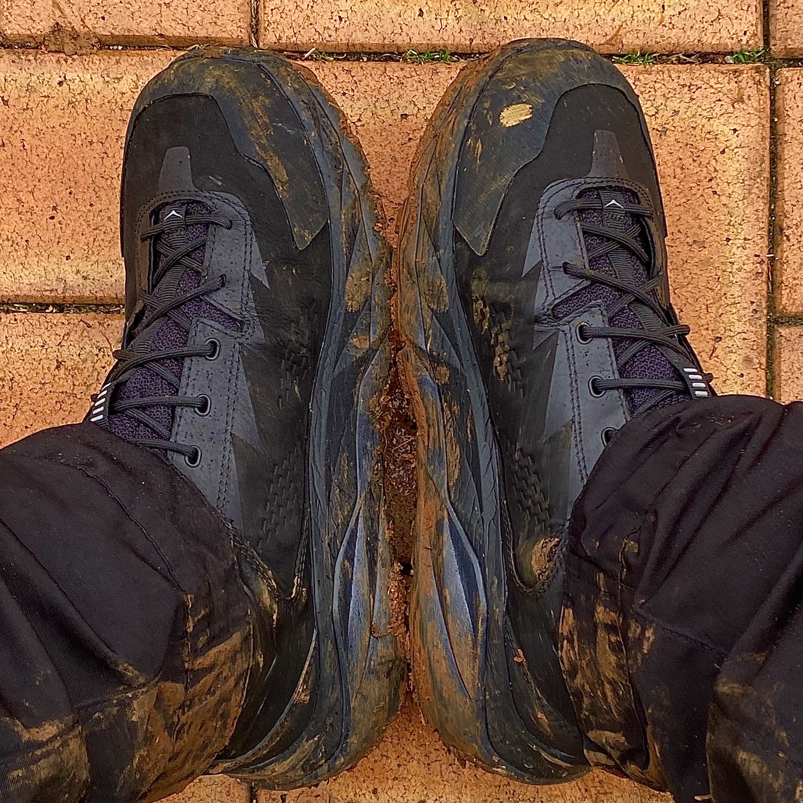 Hoka Kaha Gore-Tex Black Phantom 착용 스타일 - 1