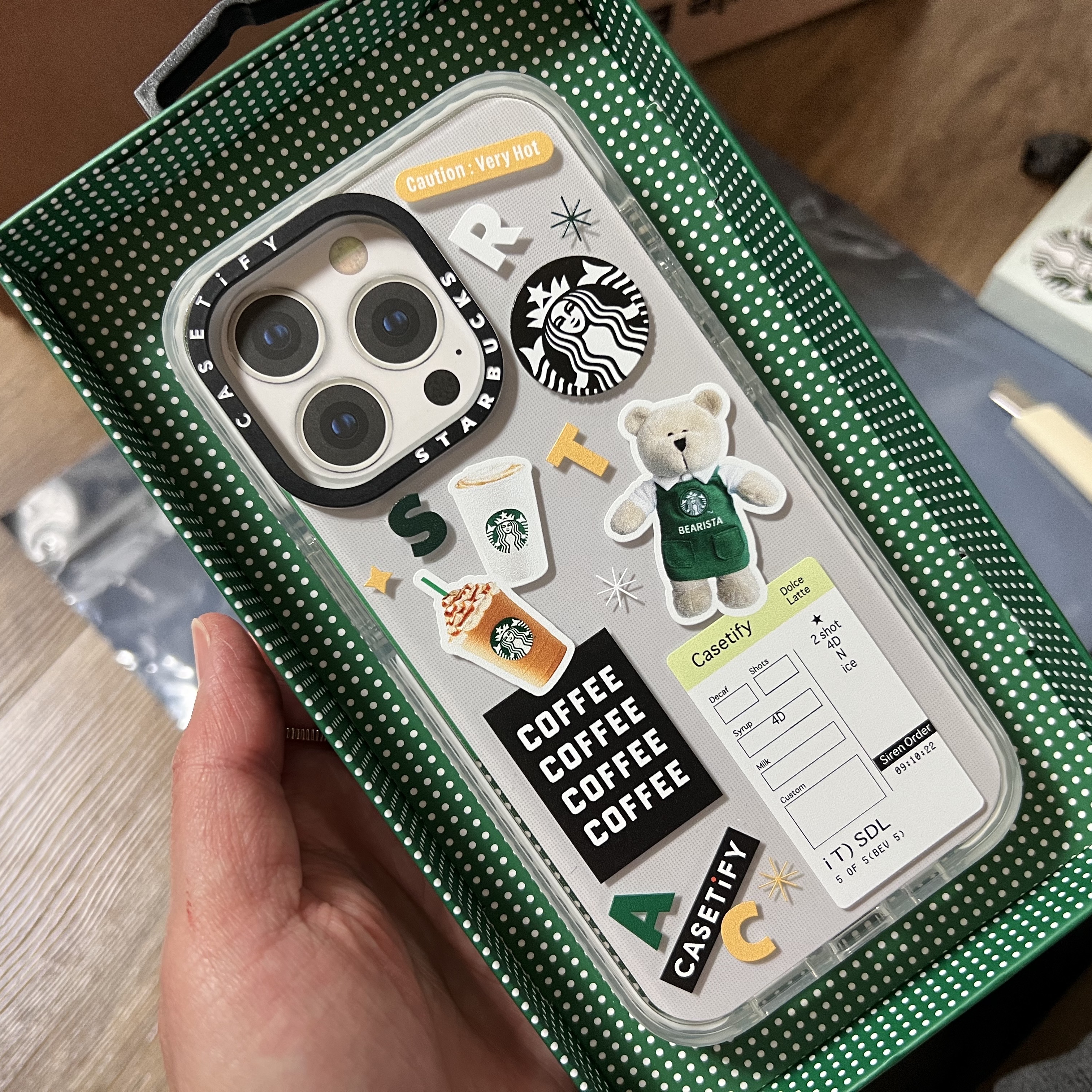 Casetify x Starbucks Icon Impact iPhone Case Clear 착용 스타일 - 5
