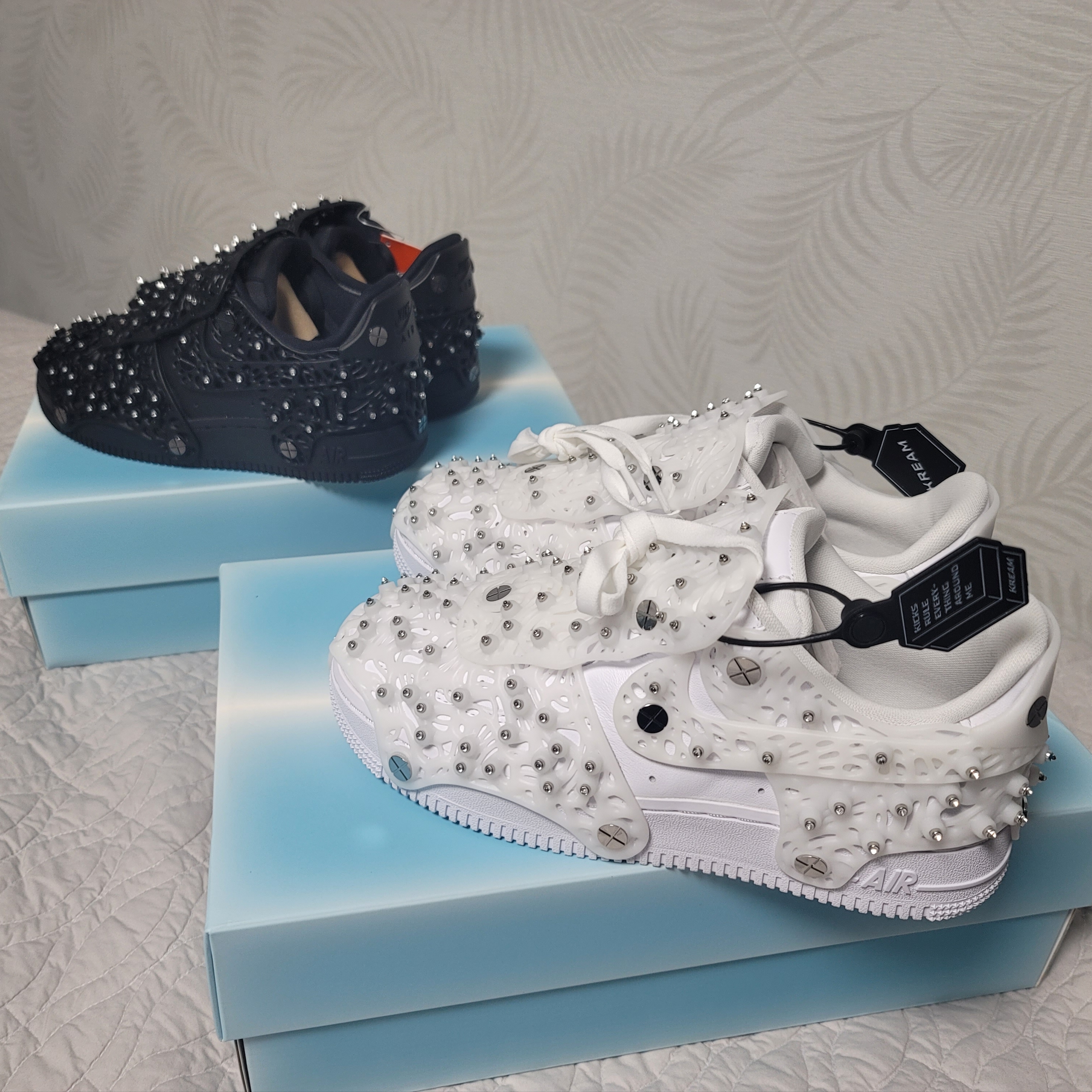 (W) Nike x Swarovski Air Force 1 LXX Triple Black, (W) Nike x Swarovski Air Force 1 LXX Triple White 착용 스타일 - 2
