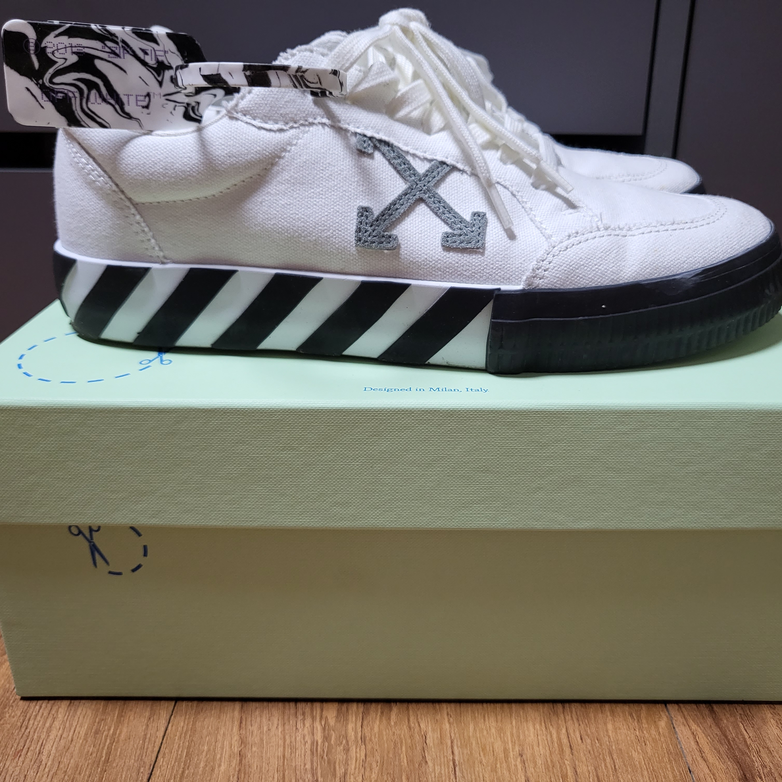 Off-White Vulcanized Sneakers Low White Light Blue - 21SS 착용 스타일