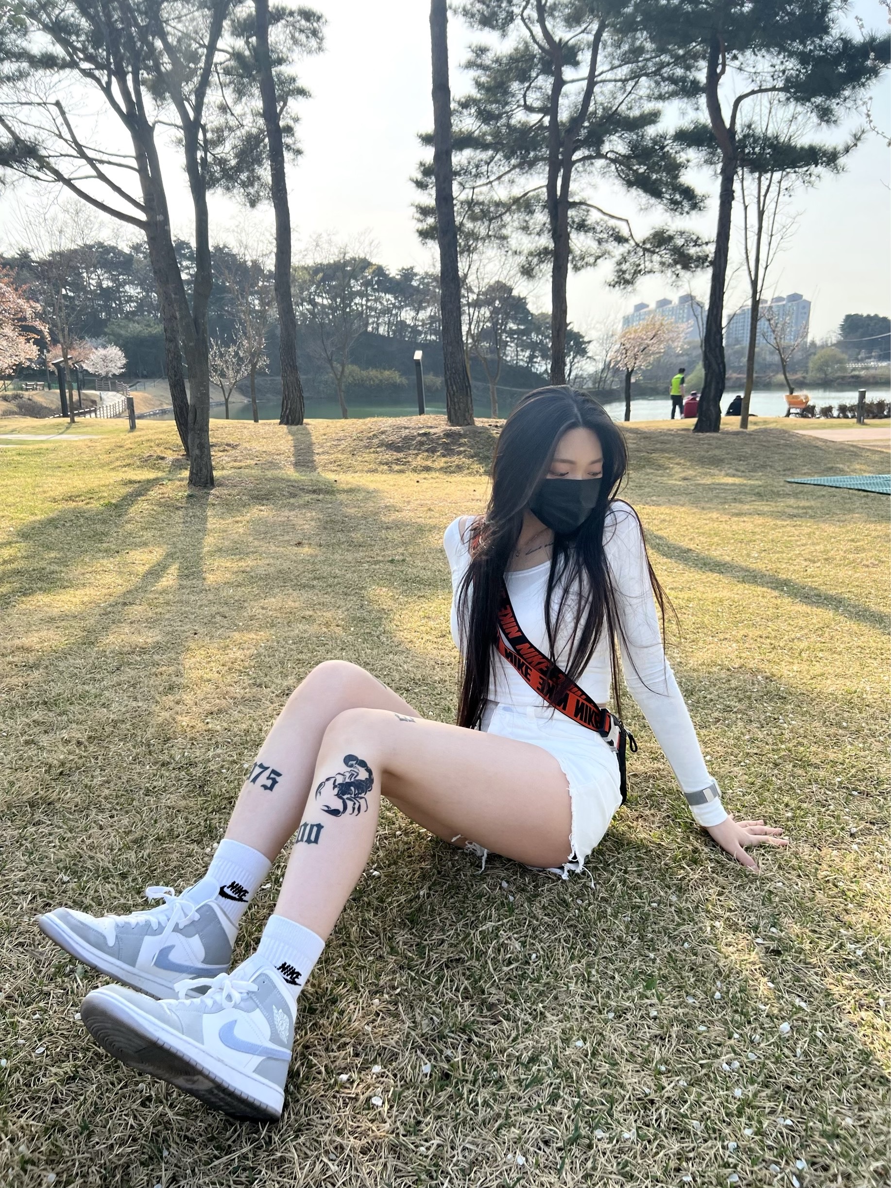 (W) Jordan 1 Mid Wolf Grey 착용 스타일 - 1