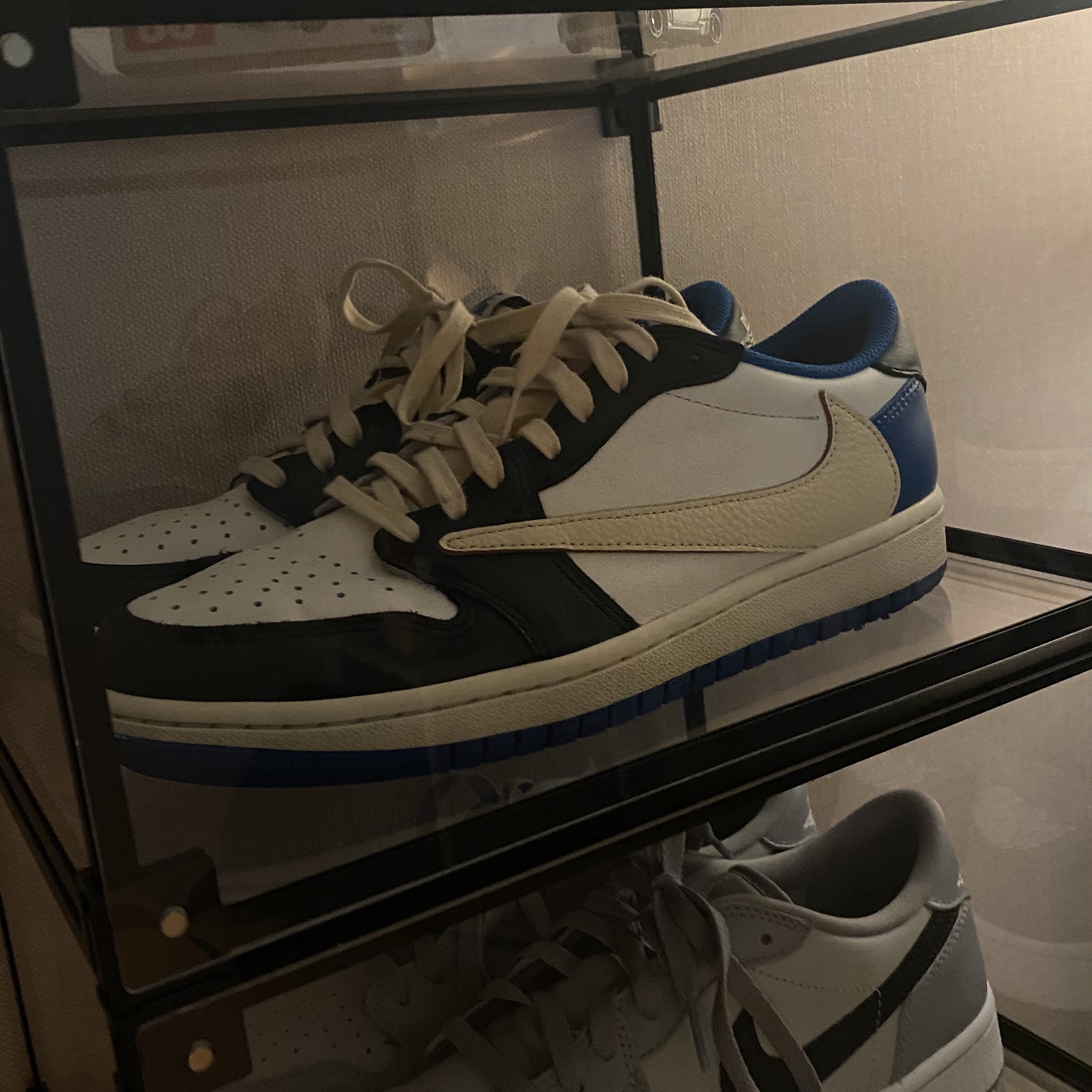 Jordan 1 x Travis Scott x Fragment Retro Low OG SP Military Blue 착용 스타일