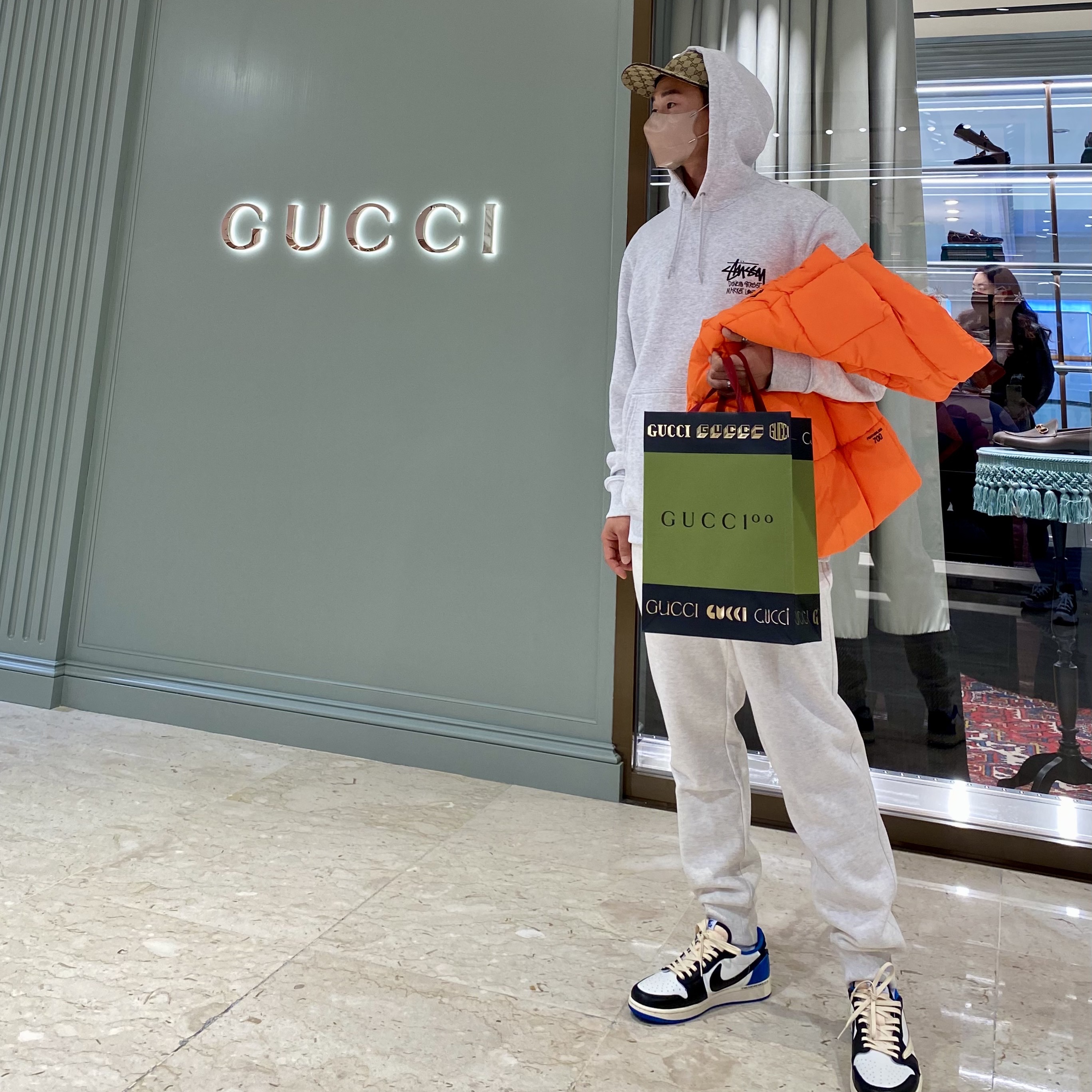 Jordan 1 x Travis Scott x Fragment Retro Low OG SP Military Blue, Stussy World Tour Hoodie Ash Heather 2021 착용 스타일 - 1