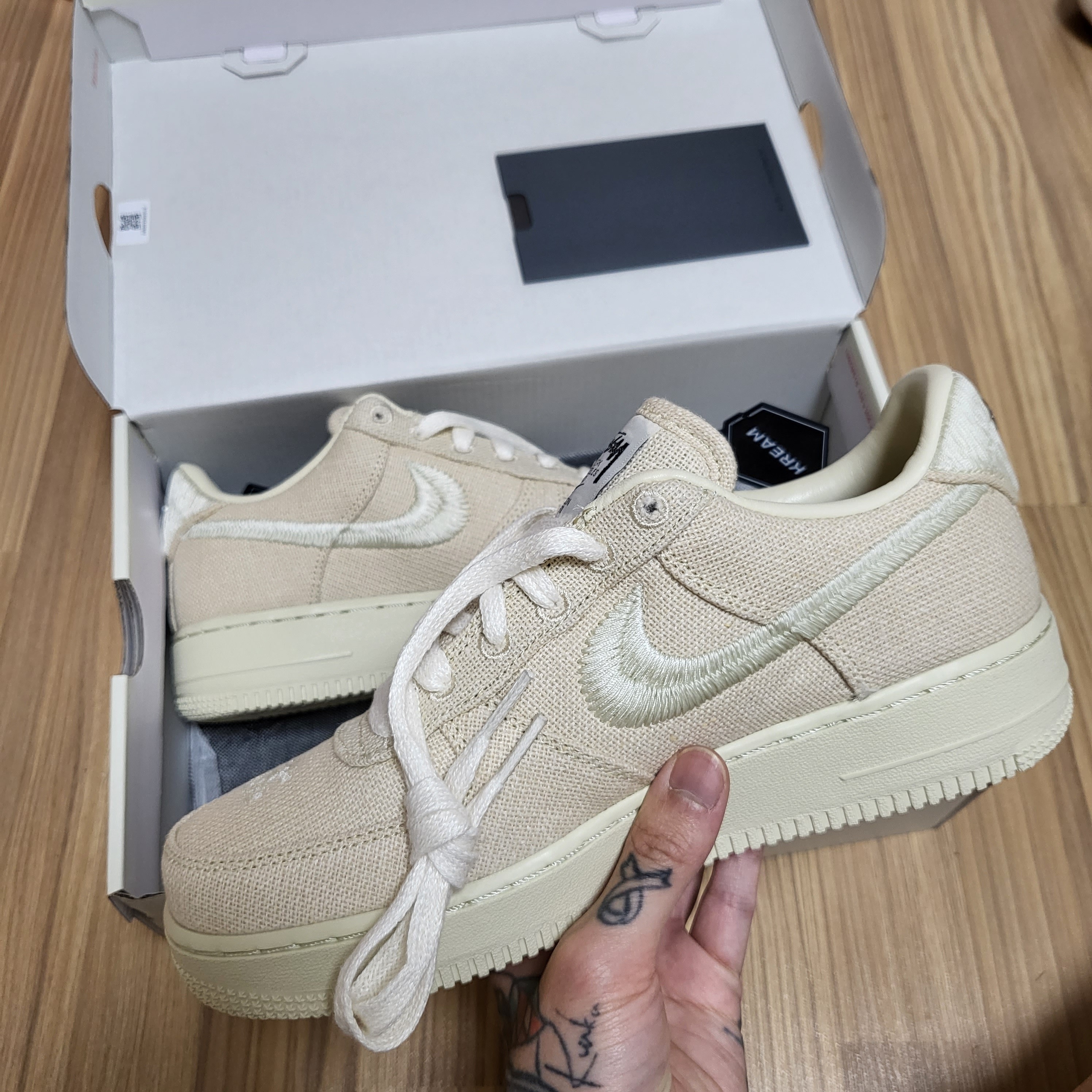 Nike x Stussy Air Force 1 Low Fossil 착용 스타일 - 2
