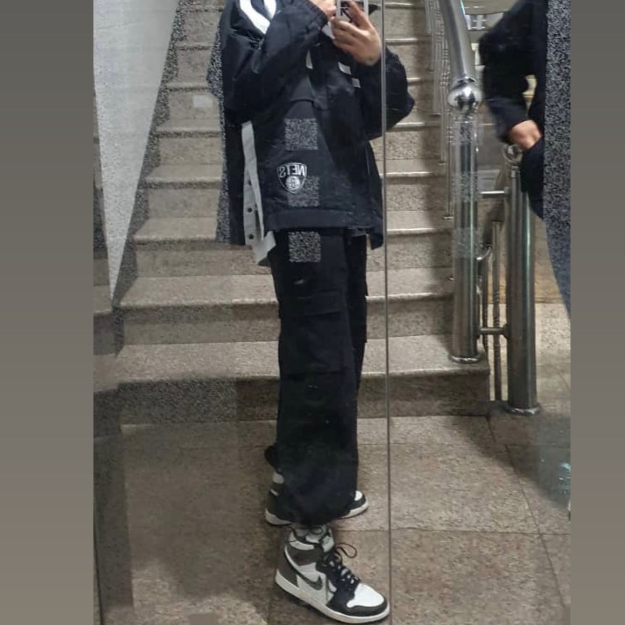 Jordan 1 Retro High OG Black Mocha, (W) Nike x Ambush NBA Collection Nets Jacket - US/EU 착용 스타일
