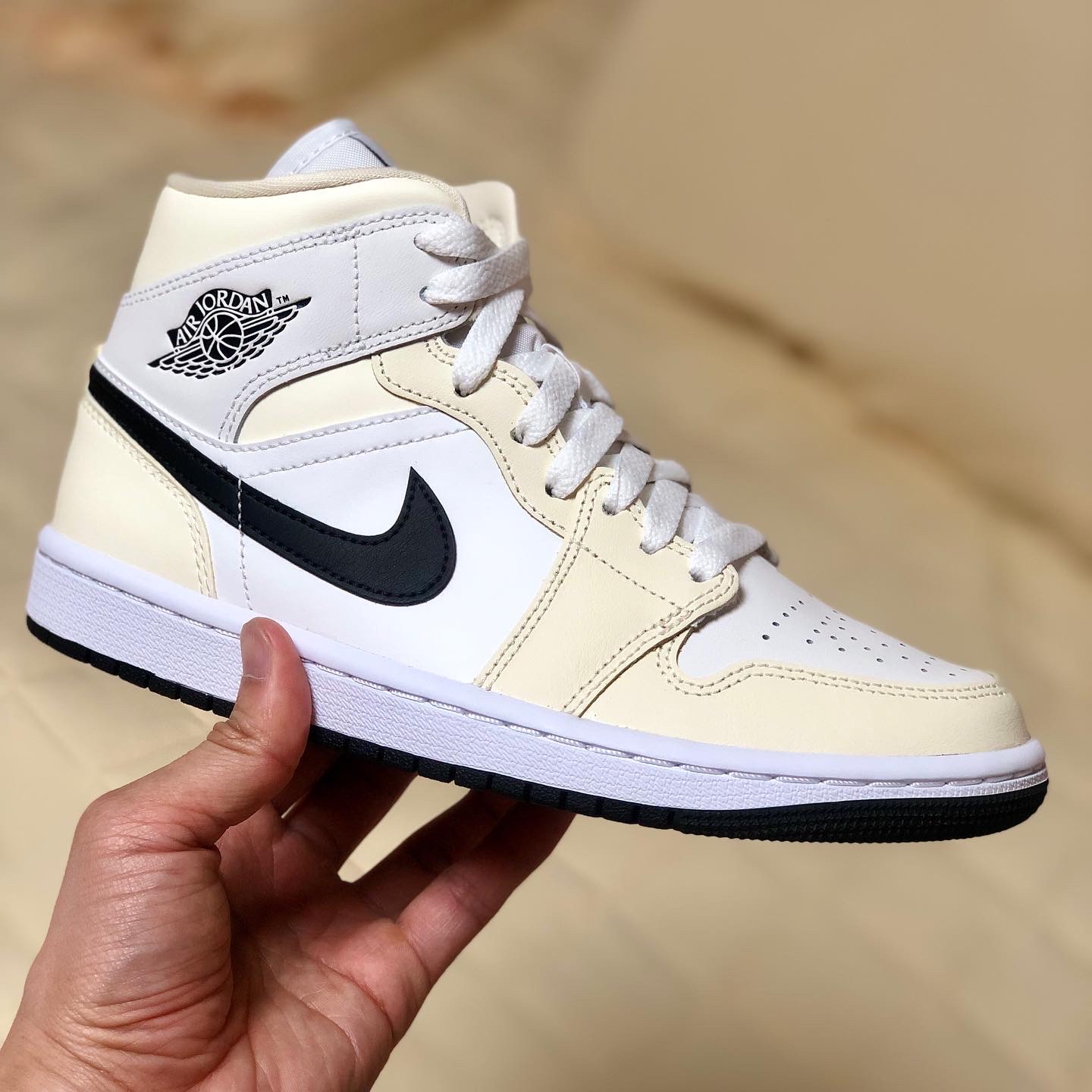 (W) Jordan 1 Mid Coconut Milk 착용 스타일