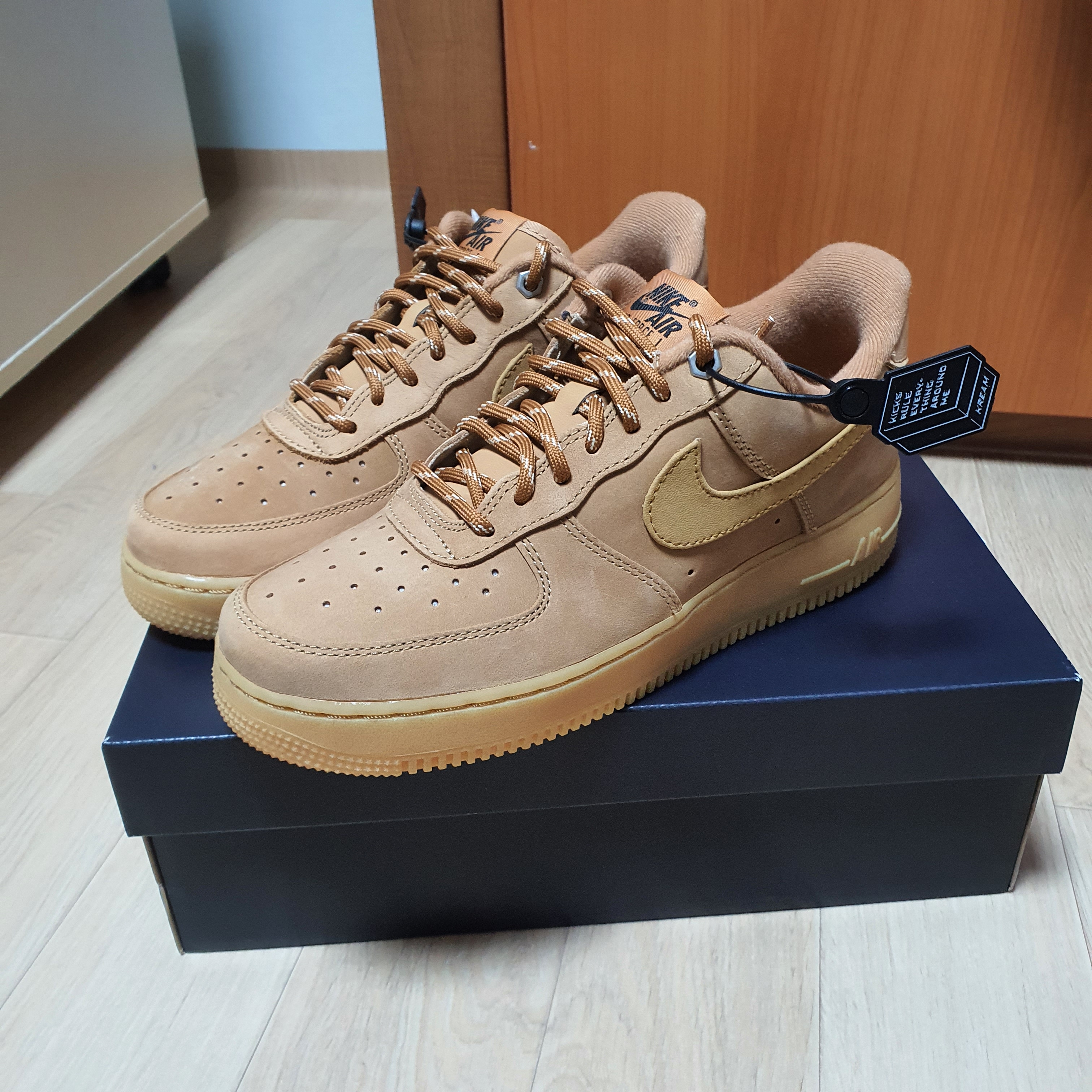 Nike Air Force 1 '07 WB Flax 착용 스타일