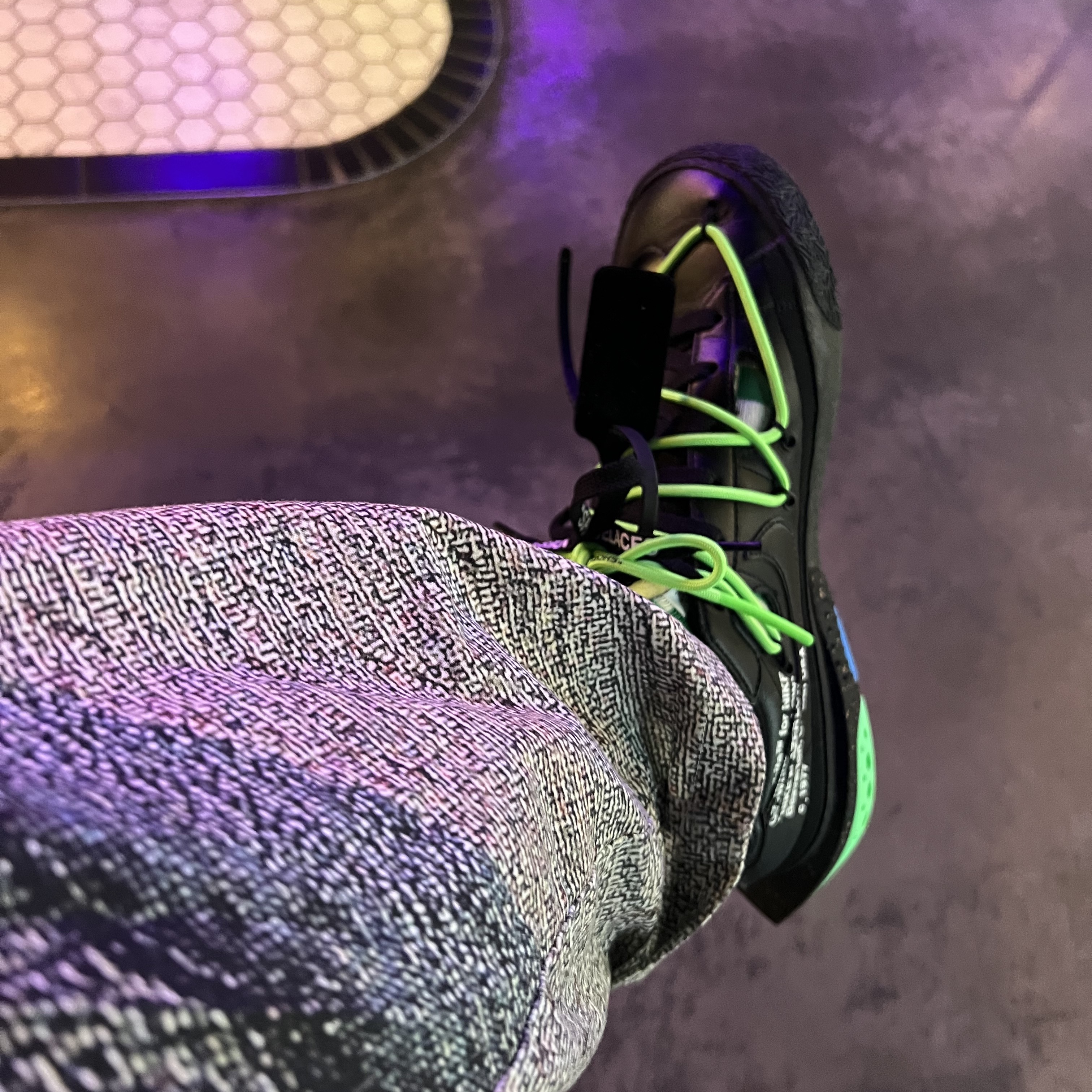Nike x Off-White Blazer Low '77 Black and Electro Green 착용 스타일