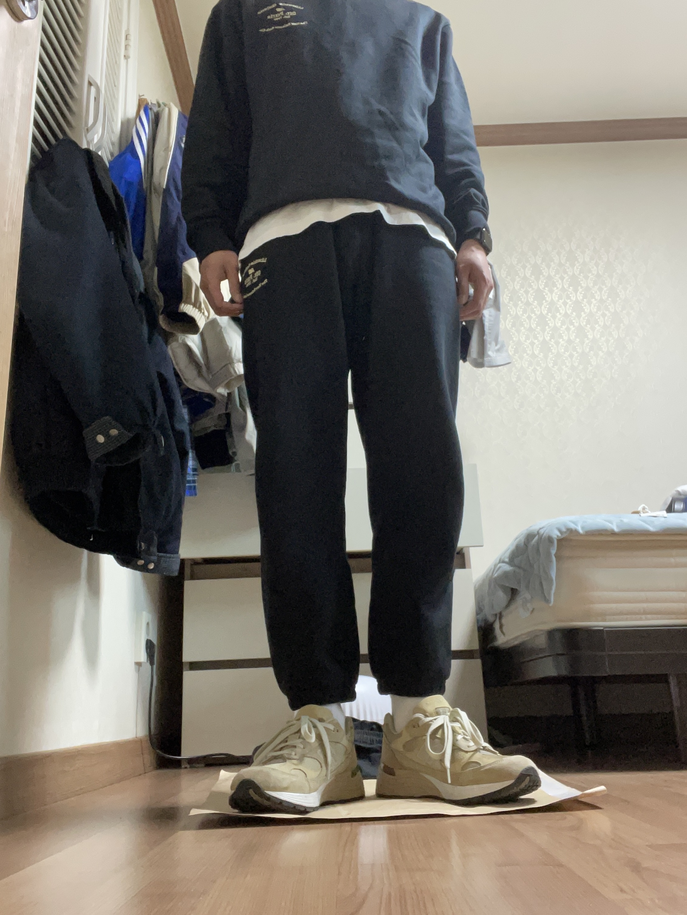 New Balance 992 Made in USA Tan 착용 스타일 - 3