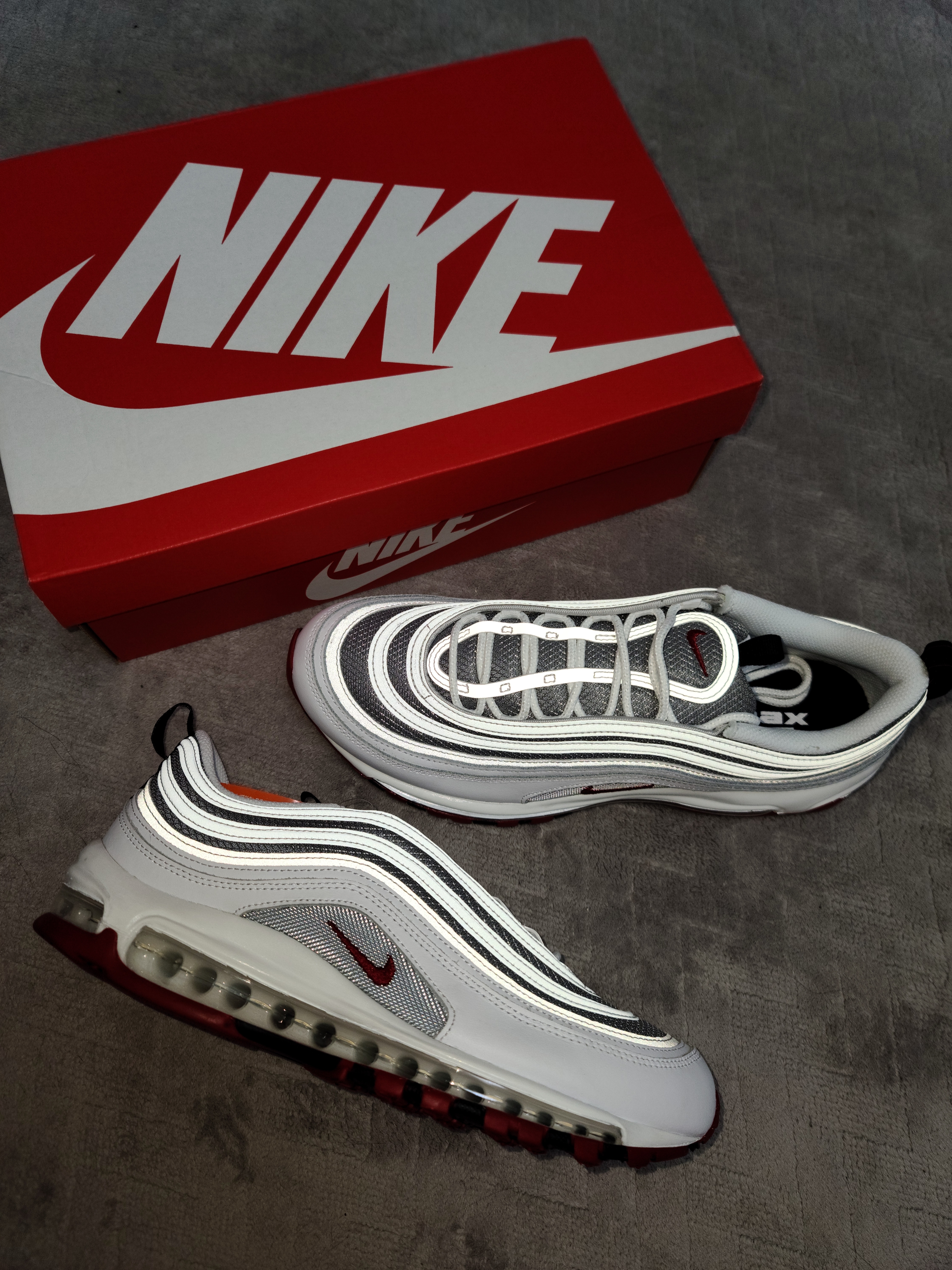 Nike Air Max 97 White and Varsity Red 착용 스타일 - 2