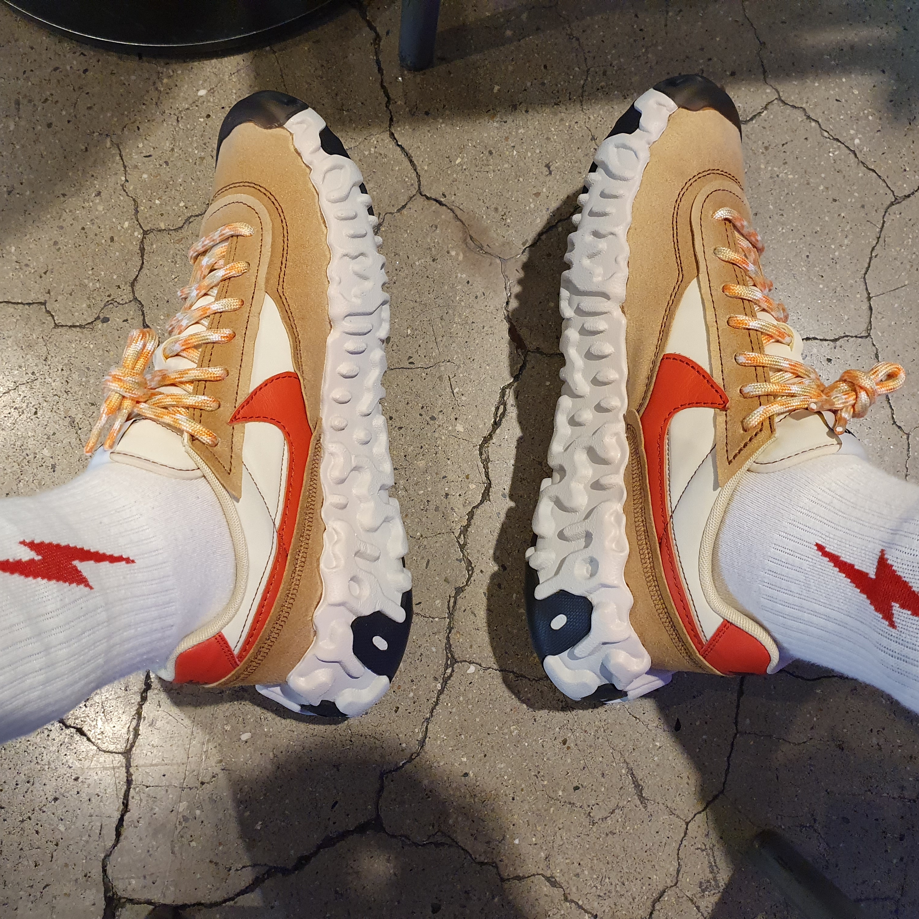 Nike Overbreak SP Fossil 착용 스타일 - 2