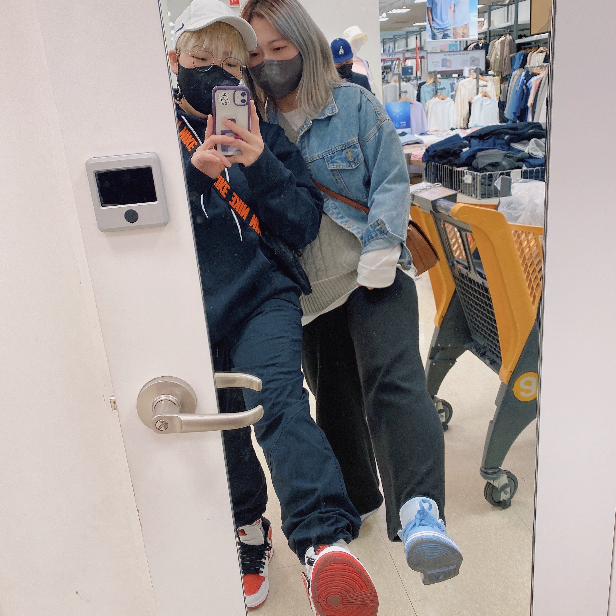 Jordan 1 Retro High OG Heritage, (W) Jordan 1 Low Aluminum 착용 스타일 - 1