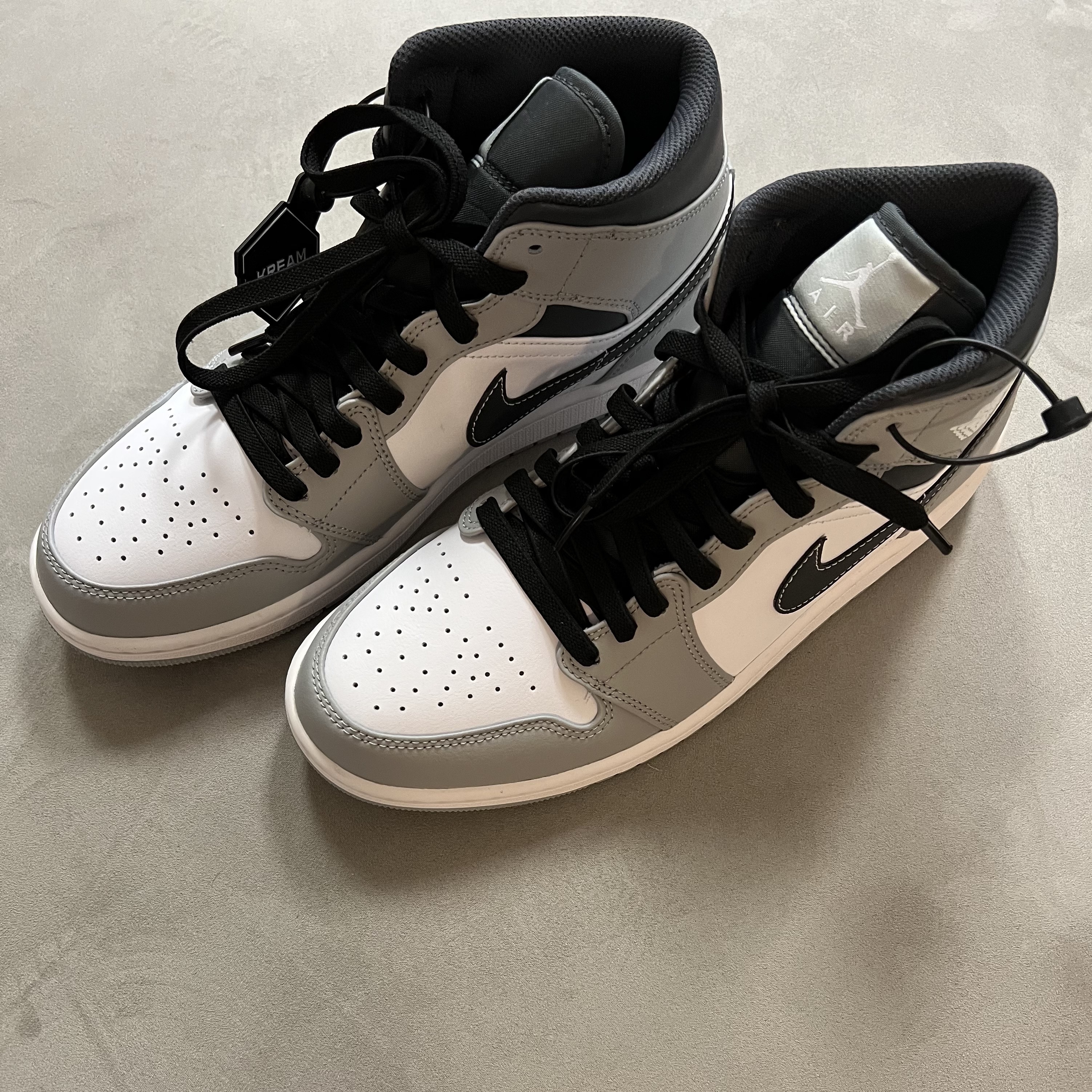 Jordan 1 Mid Light Smoke Grey Anthracite 착용 스타일