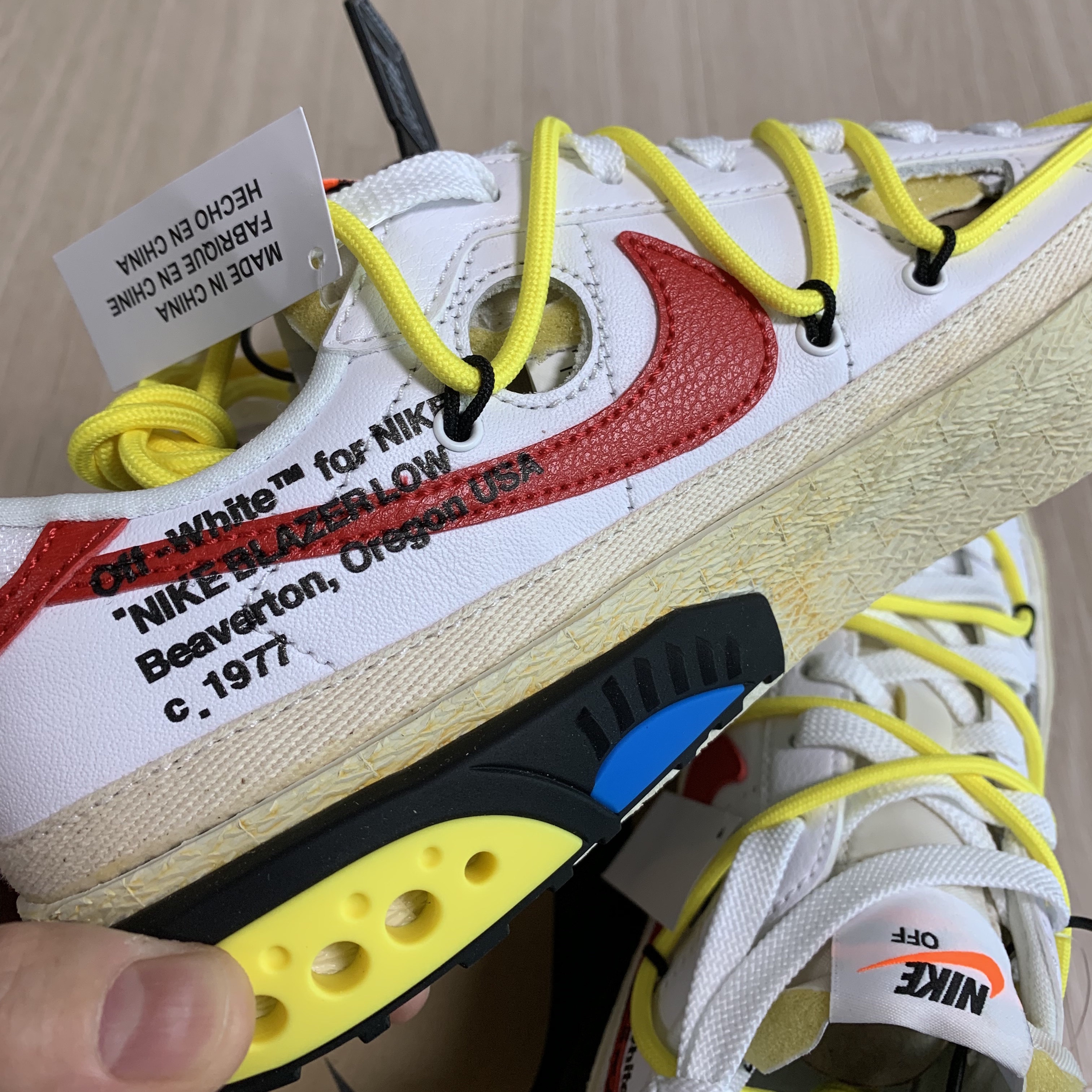 Nike x Off-White Blazer Low '77 White and University Red 착용 스타일 - 2
