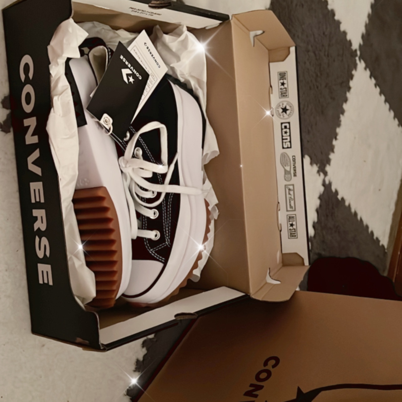 Converse Run Star Hike Hi Black White Gum 착용 스타일 - 2
