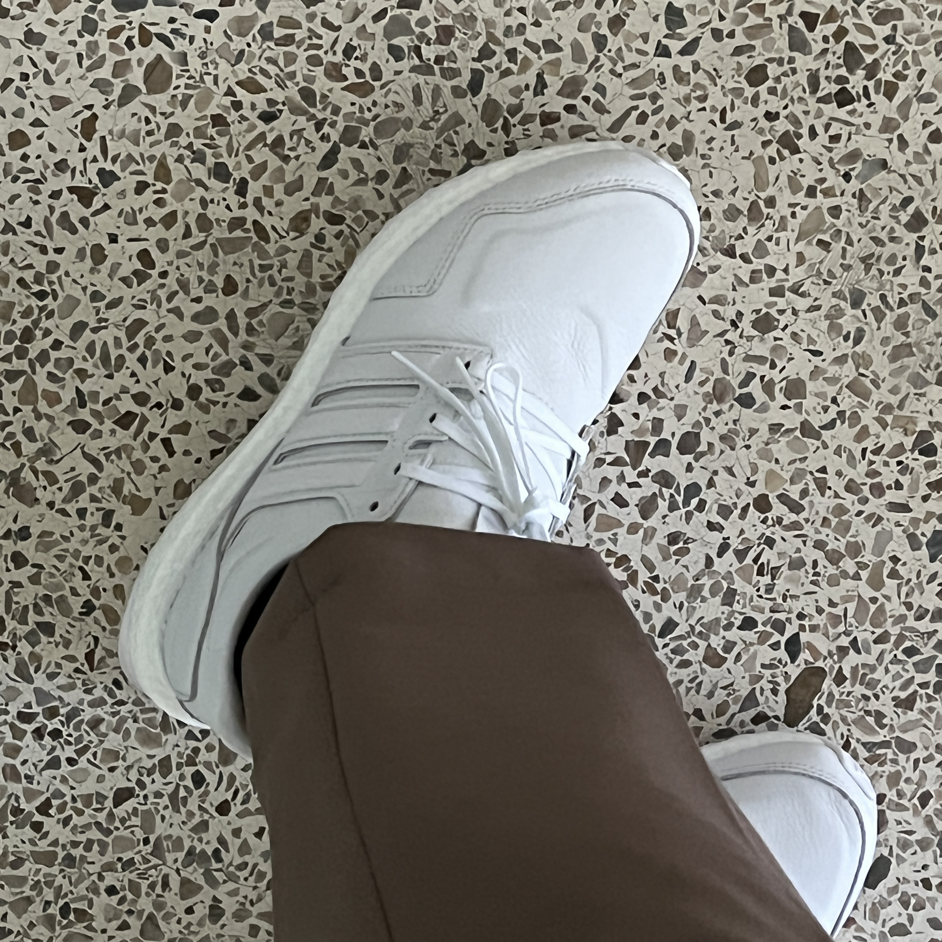 Adidas Ultraboost Leather Cloud White 착용 스타일