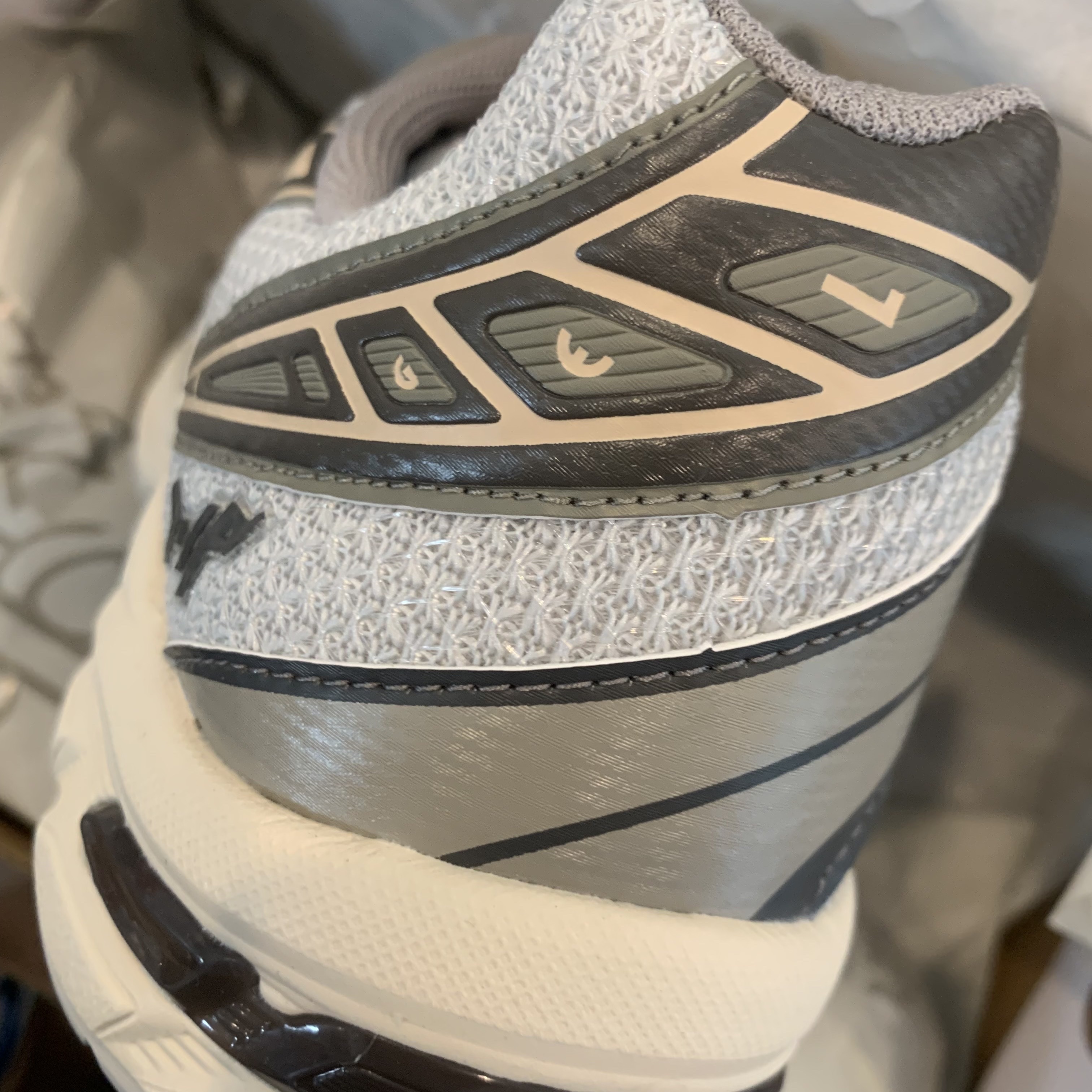 Asics x I4P Gel-1130 Glacier Grey Mink 착용 스타일 - 3