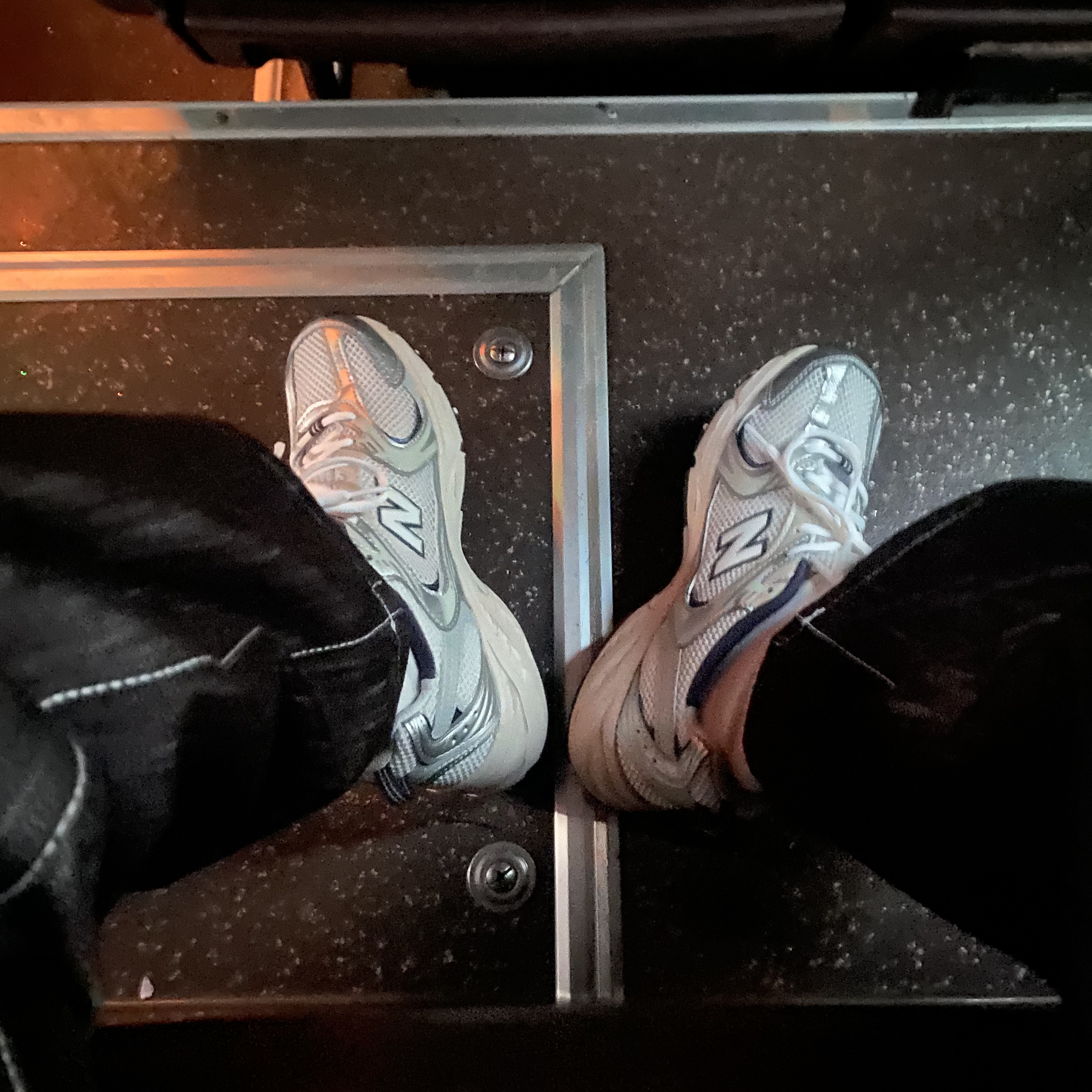 New Balance 530 Steel Grey 착용 스타일 - 1