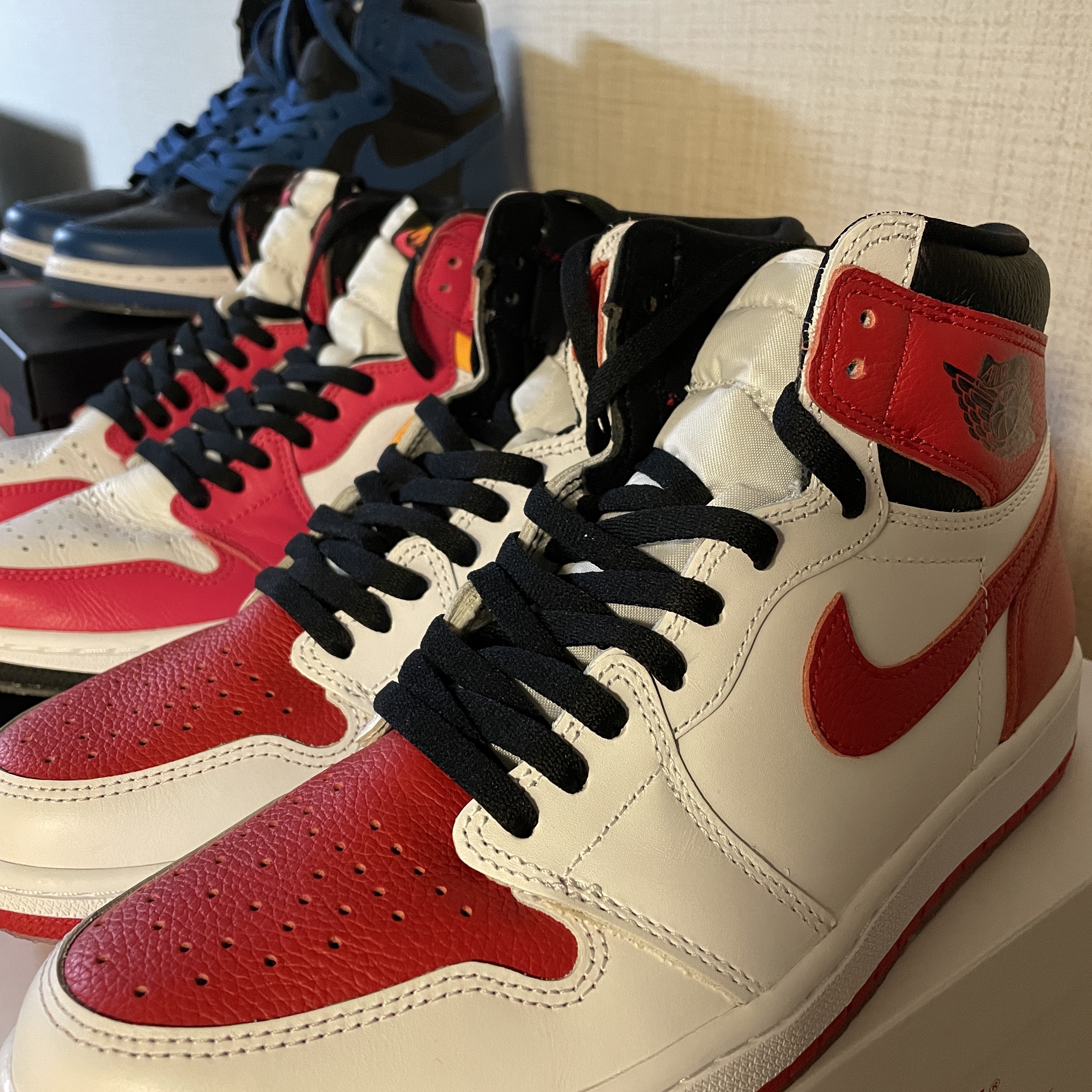 Jordan 1 Retro High OG Heritage, Jordan 1 Retro High OG Light Fusion Red 착용 스타일