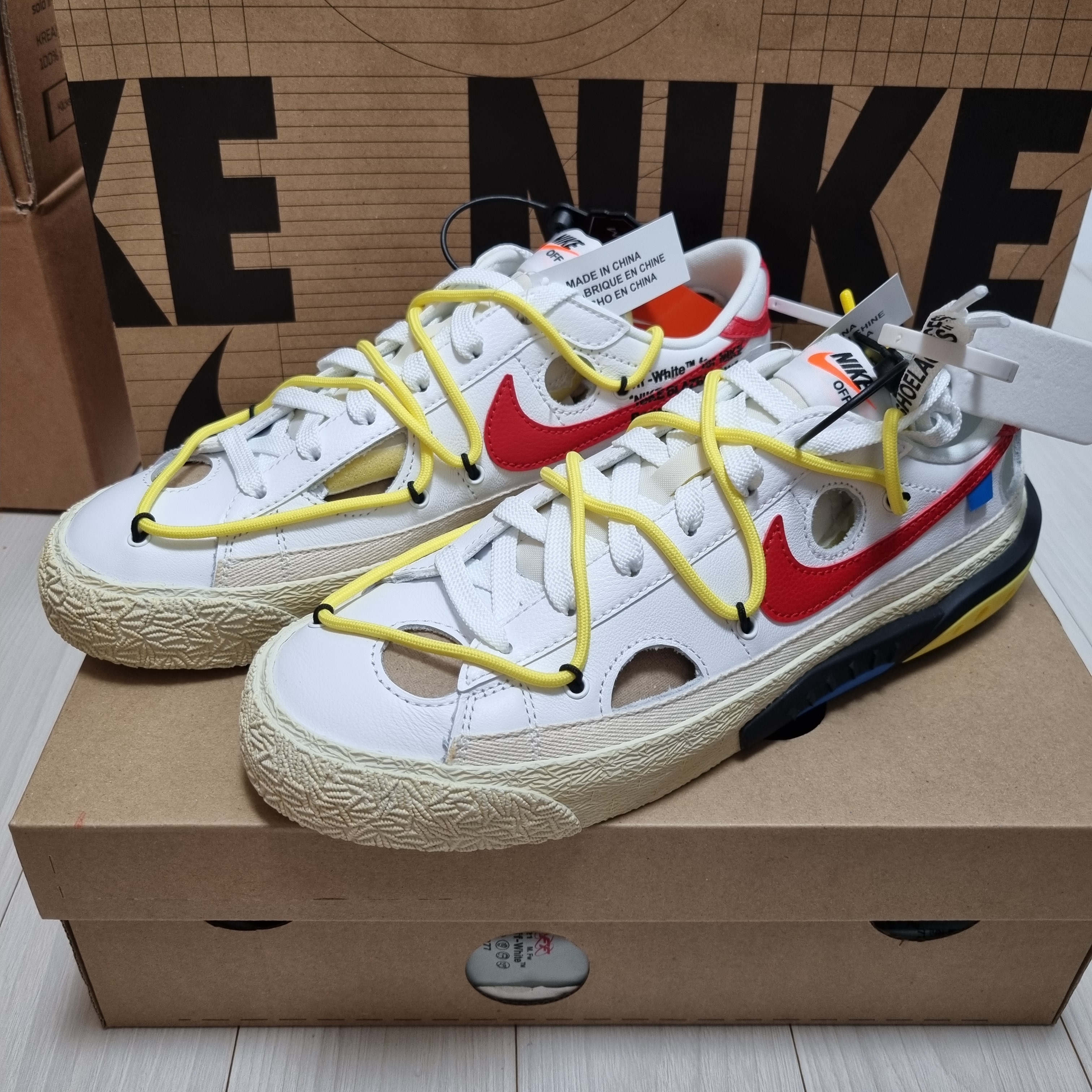 Nike x Off-White Blazer Low '77 White and University Red 착용 스타일