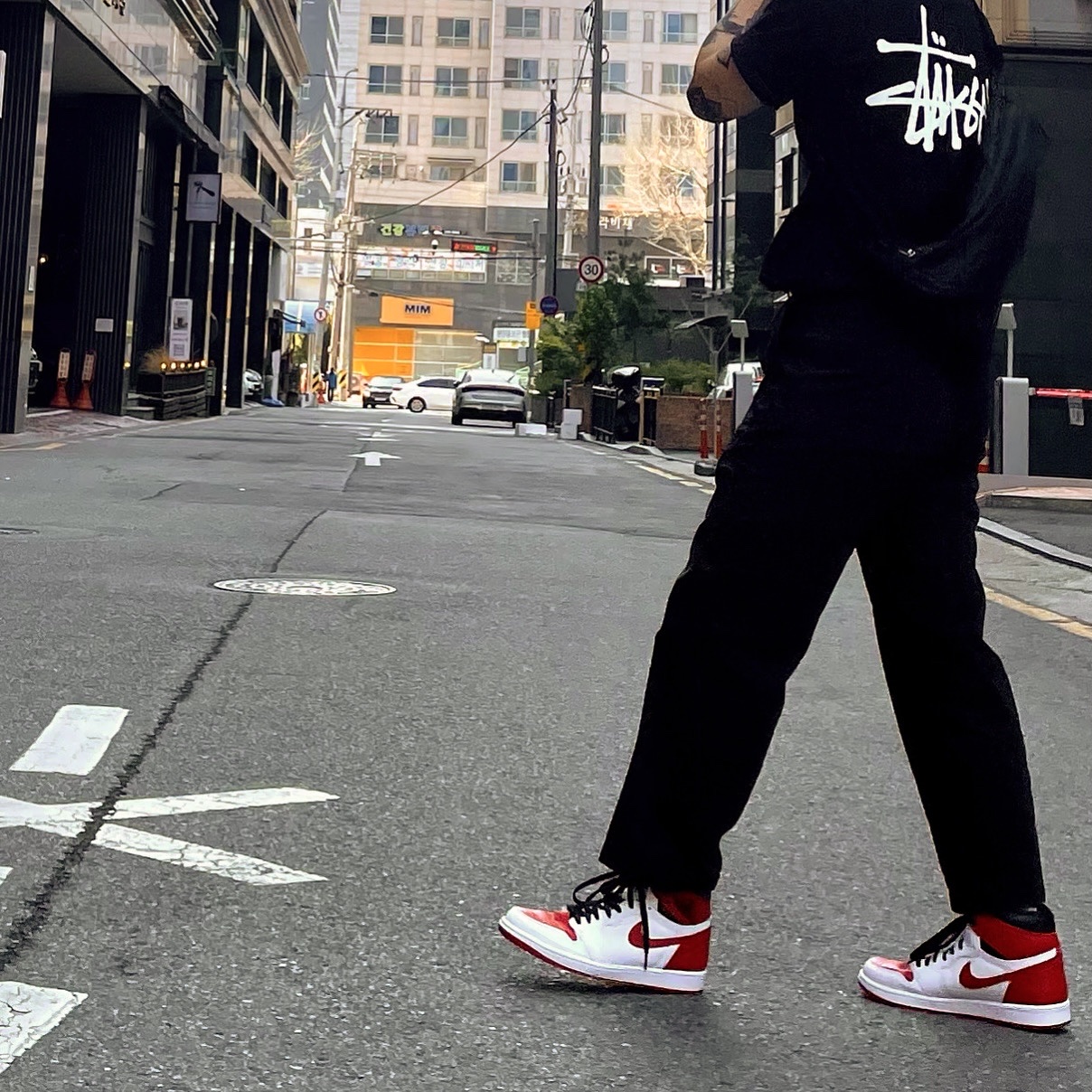Jordan 1 Retro High OG Heritage, Stussy Basic Stussy T-Shirt Black 2022 착용 스타일 - 2