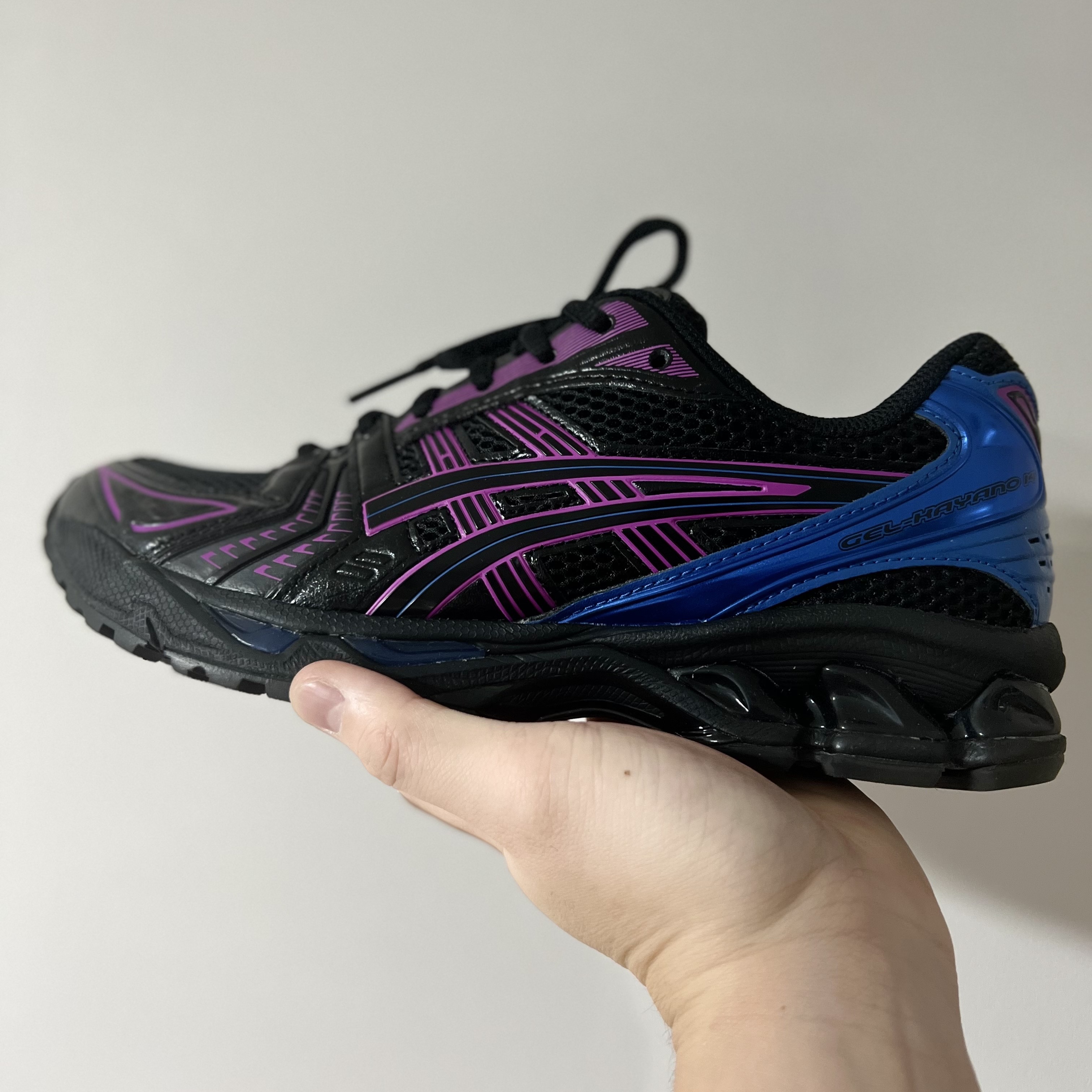 Asics Gel-Kayano 14 Black Lake Drive 착용 스타일