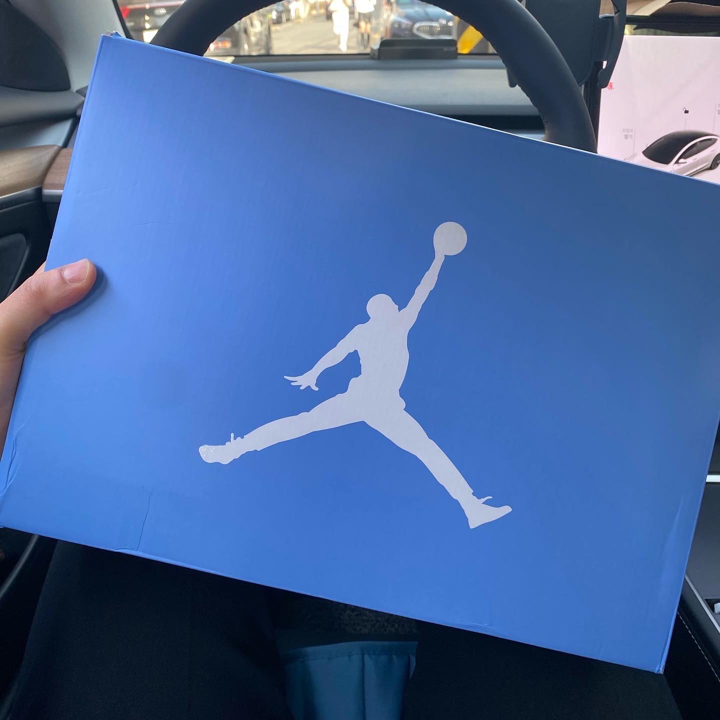 Jordan 6 Retro University Blue 착용 스타일 - 1