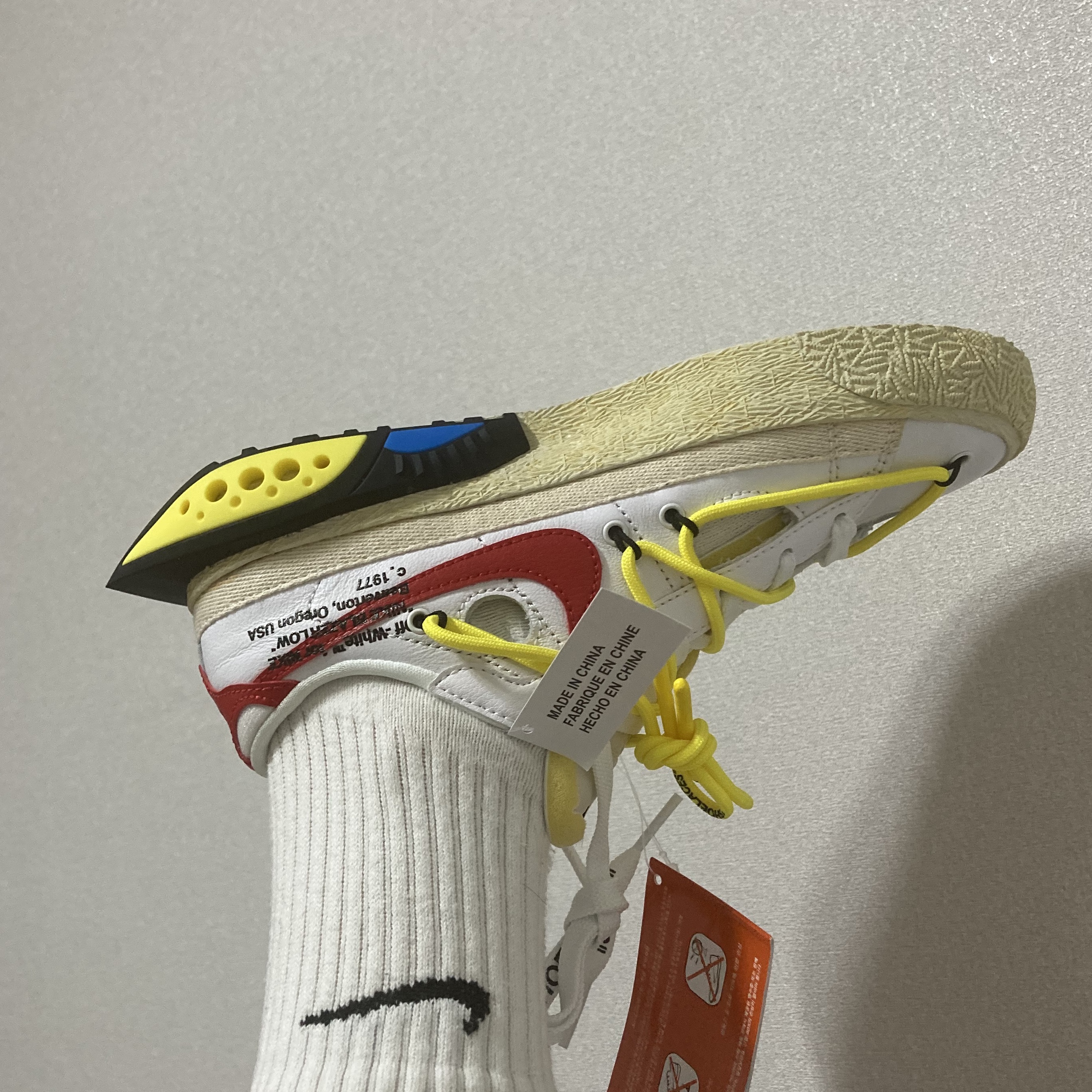 Nike x Off-White Blazer Low '77 White and University Red 착용 스타일 - 1