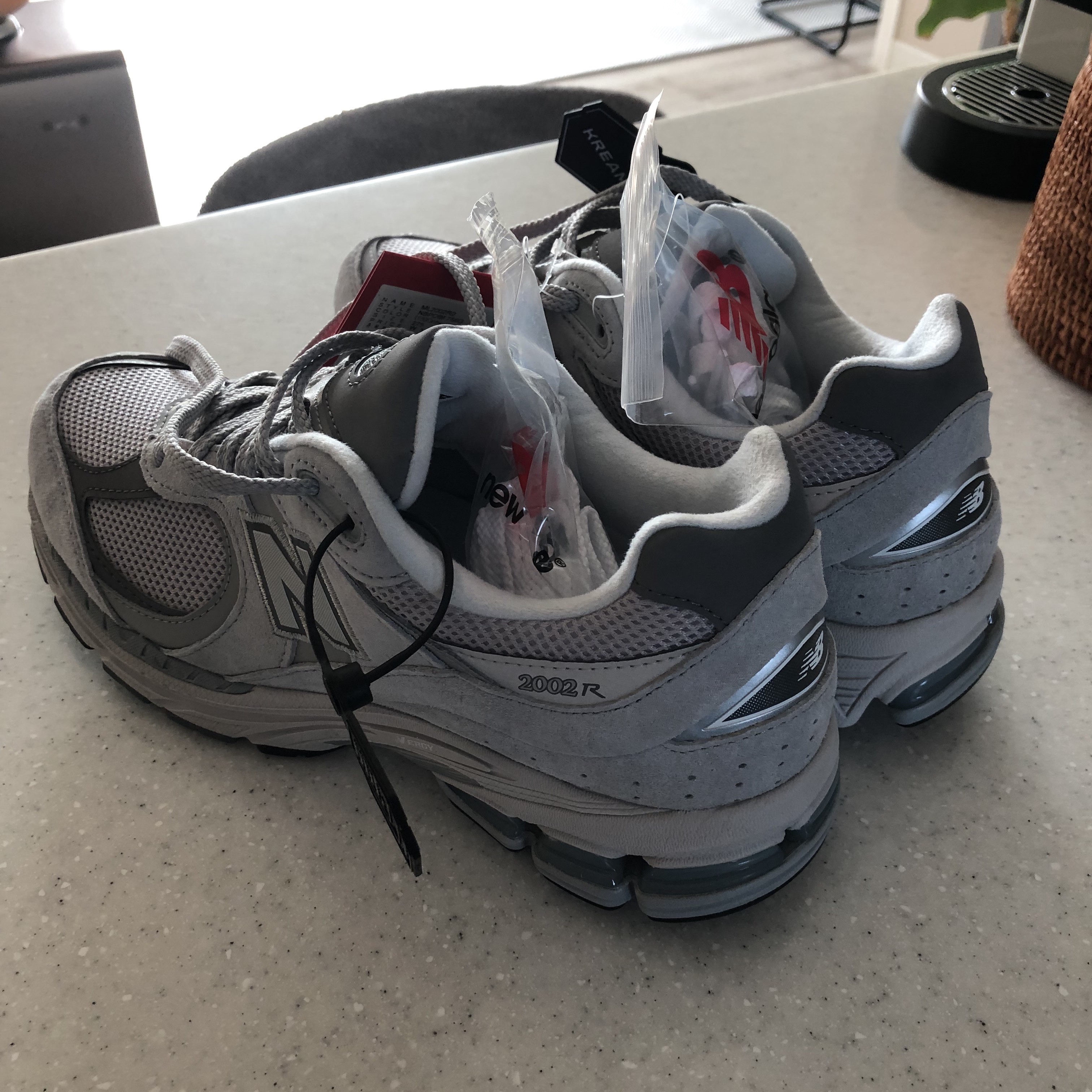New Balance 2002R T2 Gray 착용 스타일 - 2