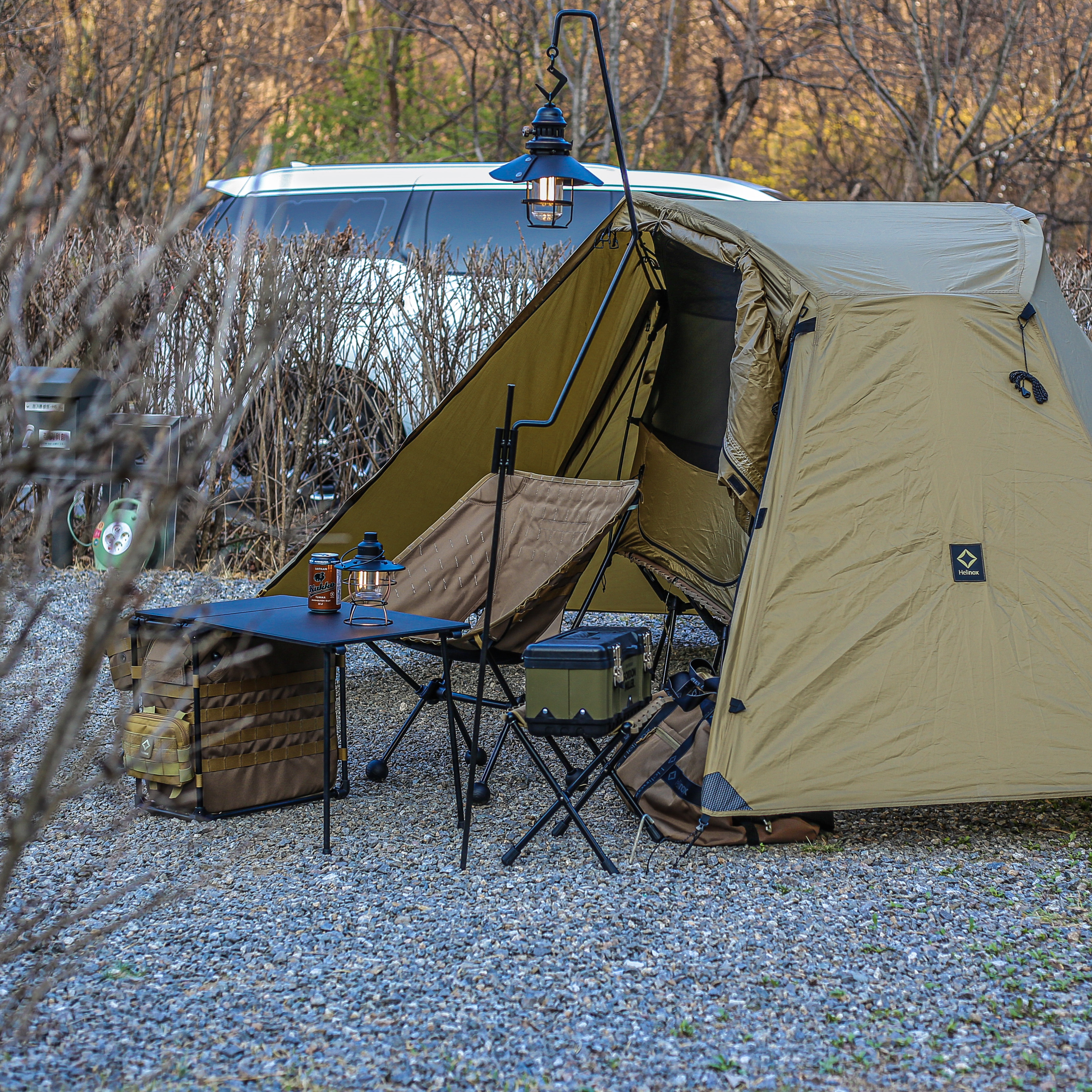 Helinox Tactical Cot Tent Solo Inner Tent Coyote Tan Mesh (With Tactical Cot Tent Solo Fly), Helinox Tactical Chair Advanced Skin Coyote Tan (No Frame) 착용 스타일