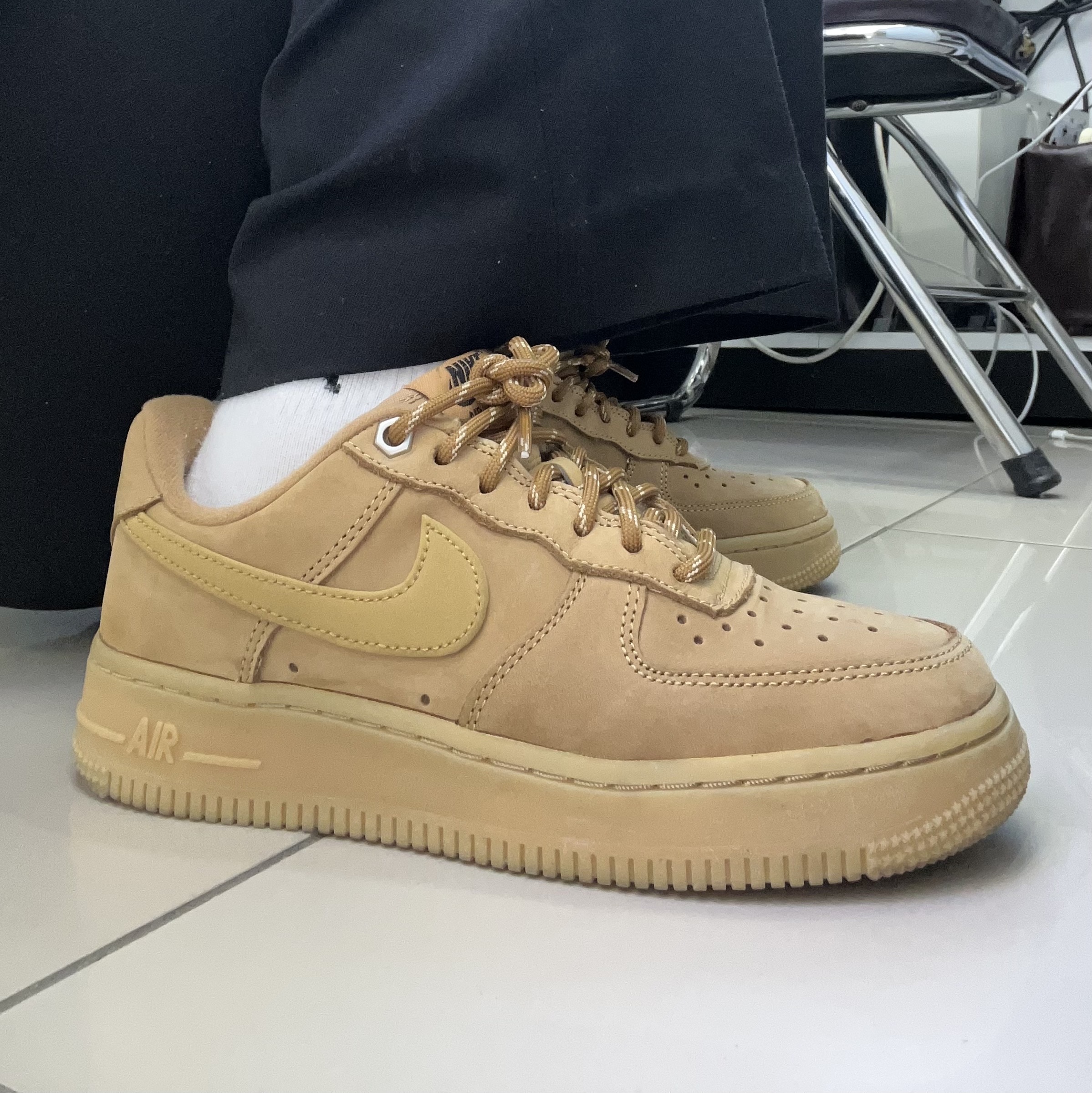 Nike Air Force 1 '07 WB Flax 착용 스타일