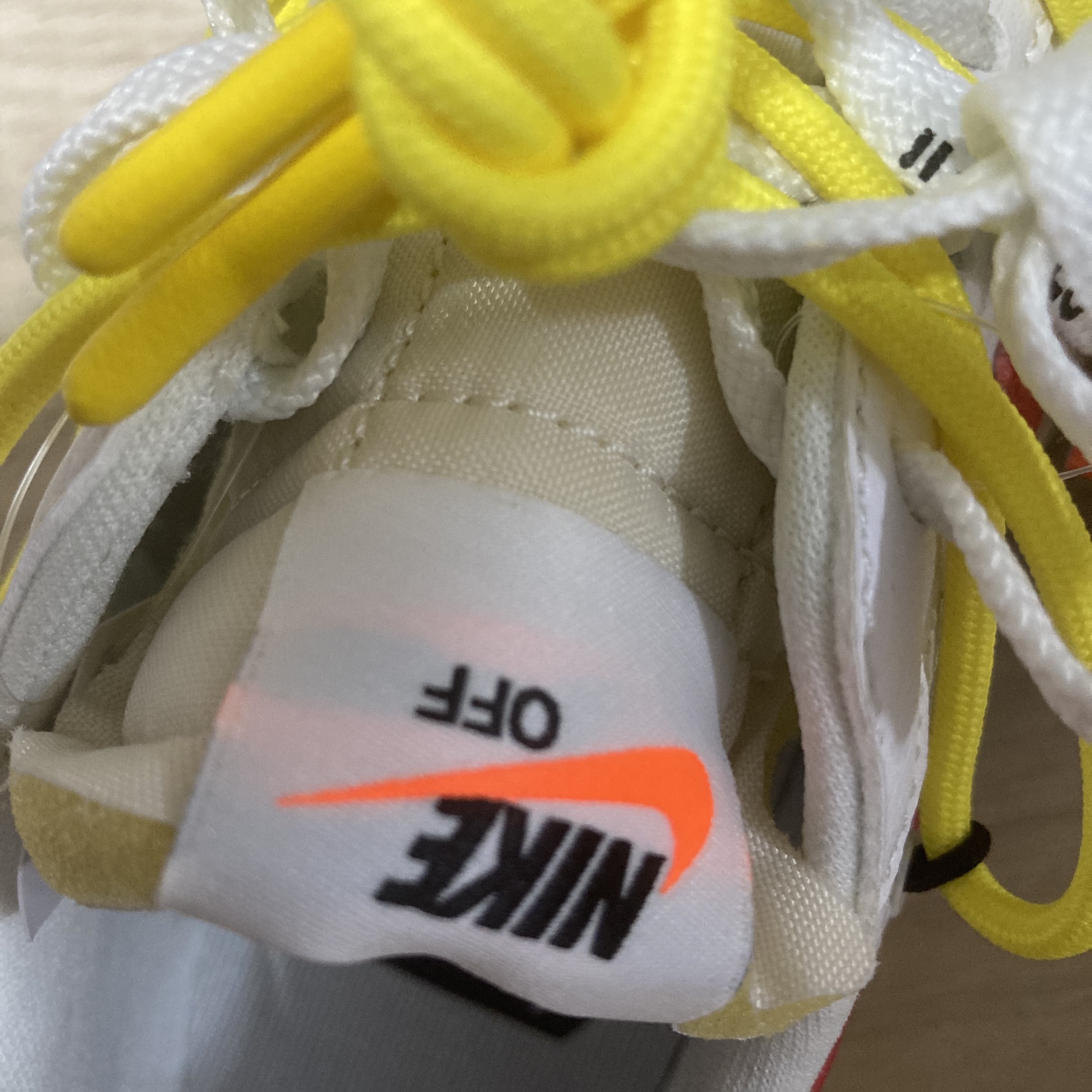Nike x Off-White Blazer Low '77 White and University Red 착용 스타일 - 2