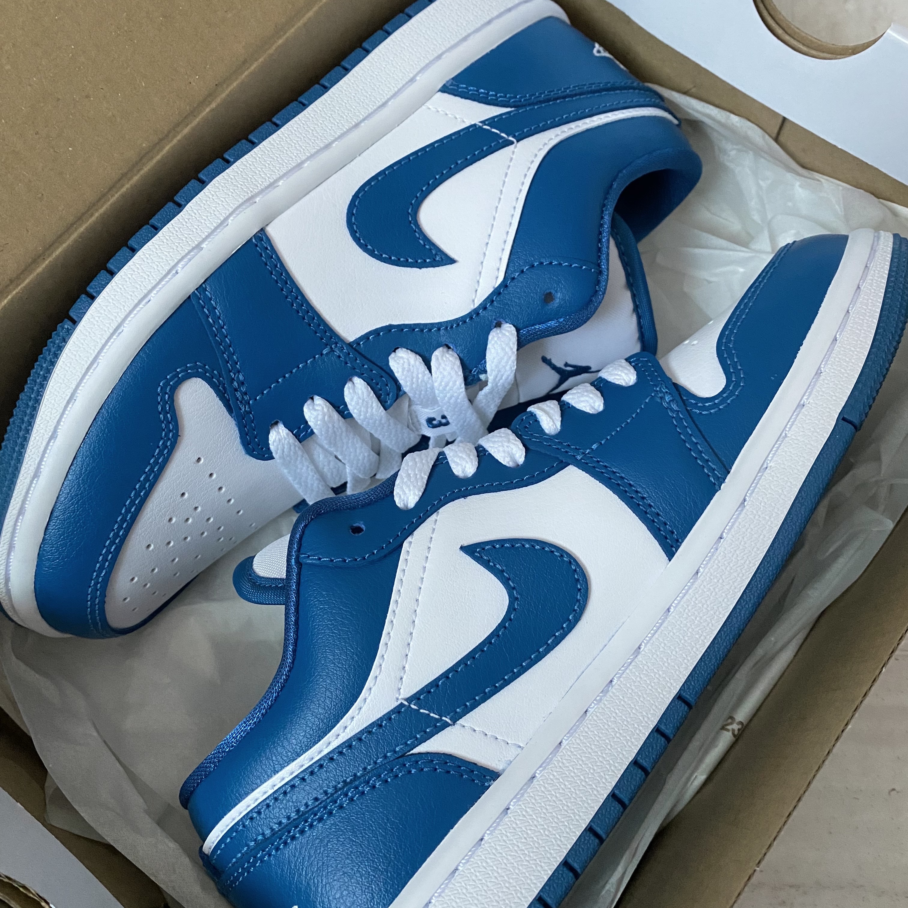 (W) Jordan 1 Low White Dark Marina Blue 착용 스타일