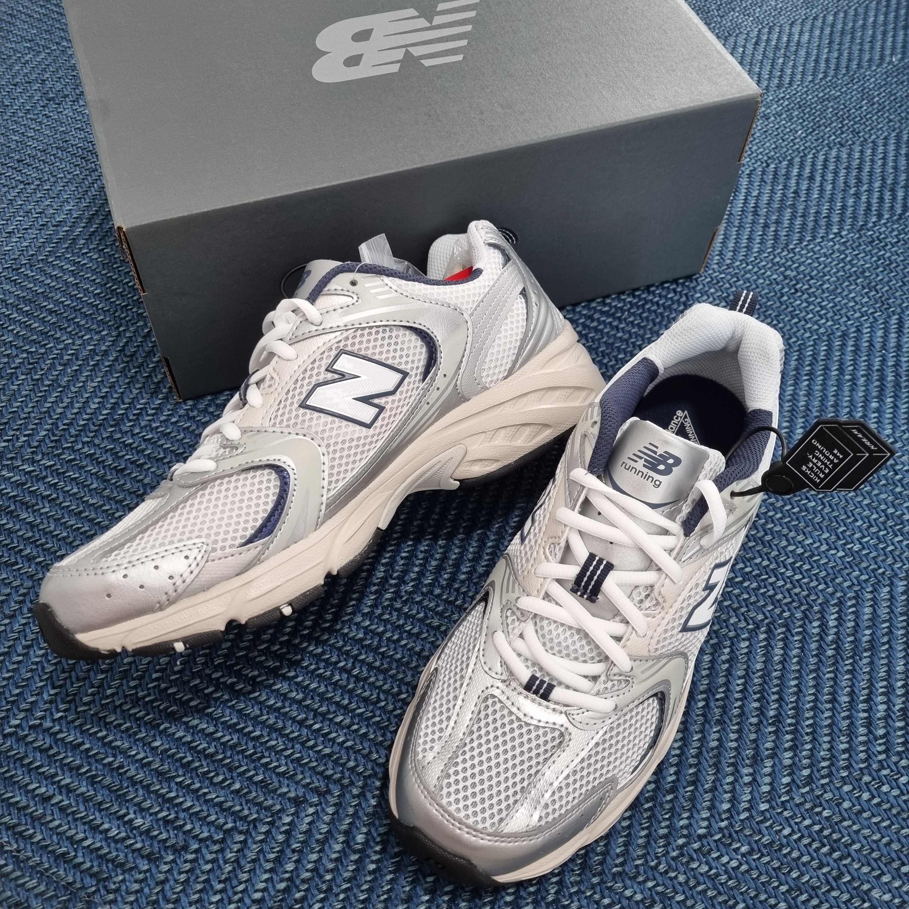 New Balance 530 Steel Grey 착용 스타일