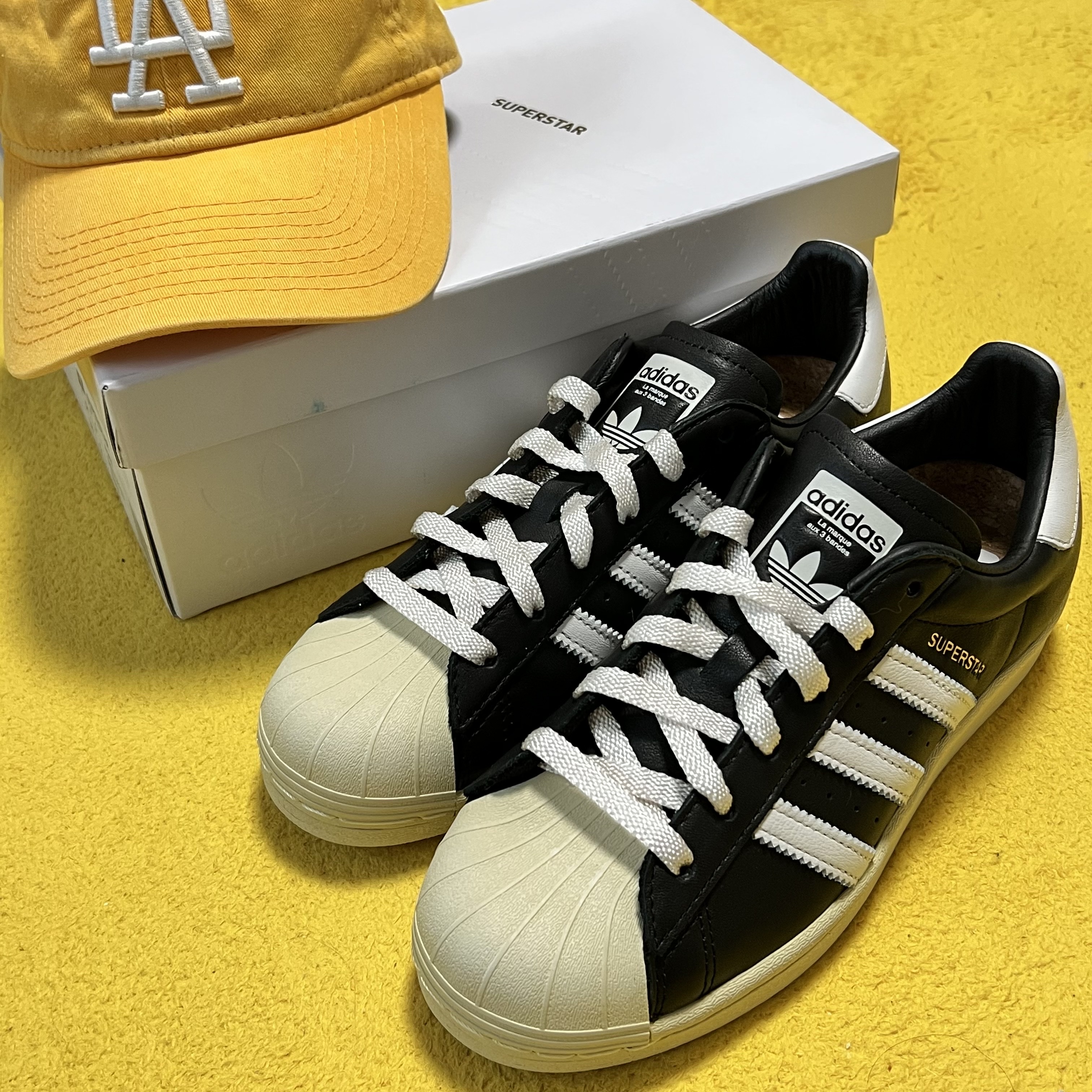 Adidas Superstar Premium Black White 착용 스타일