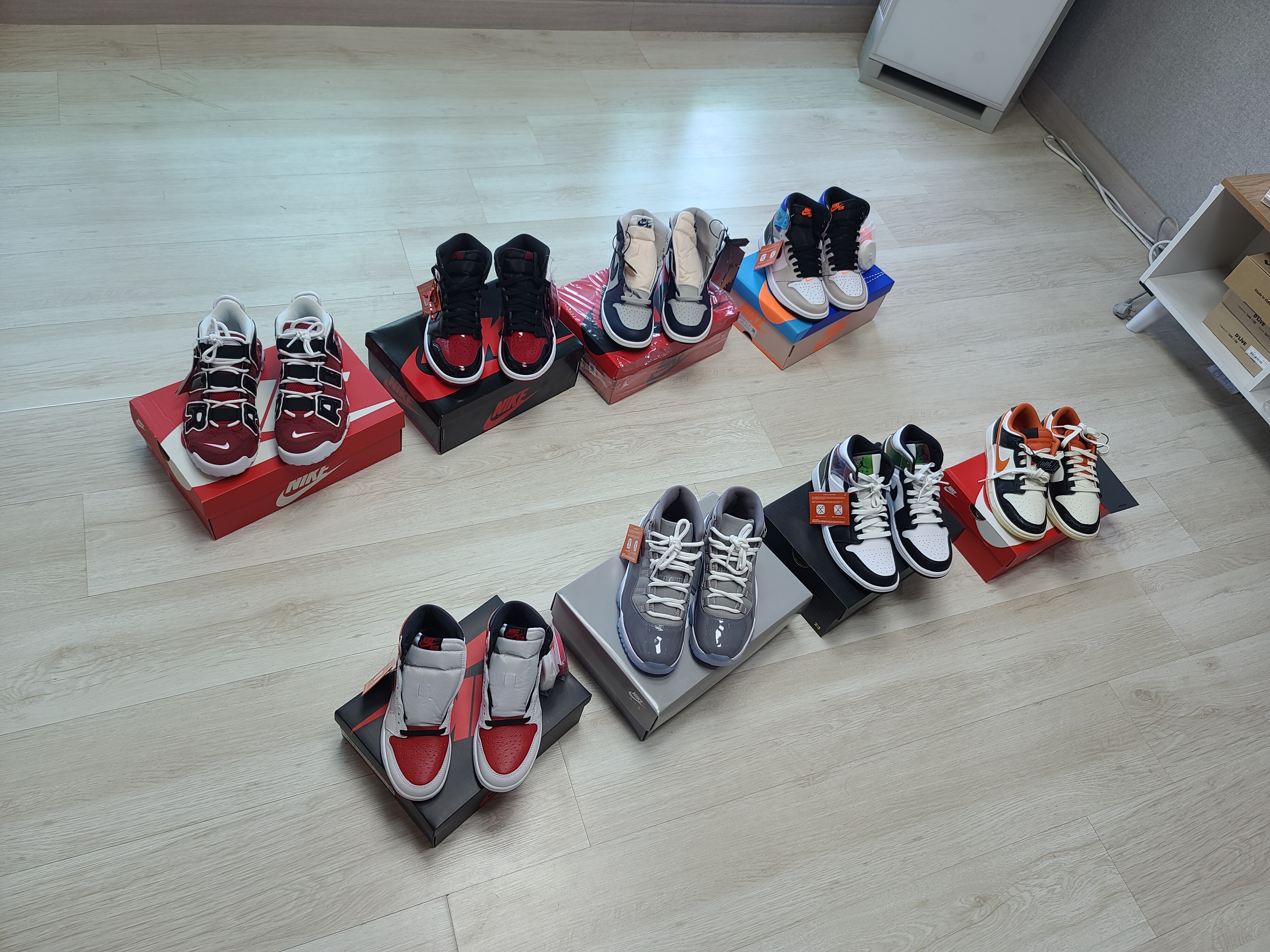 Jordan 1 Mid SE Heat Reactive, Nike Dunk Low Retro PRM Halloween 착용 스타일