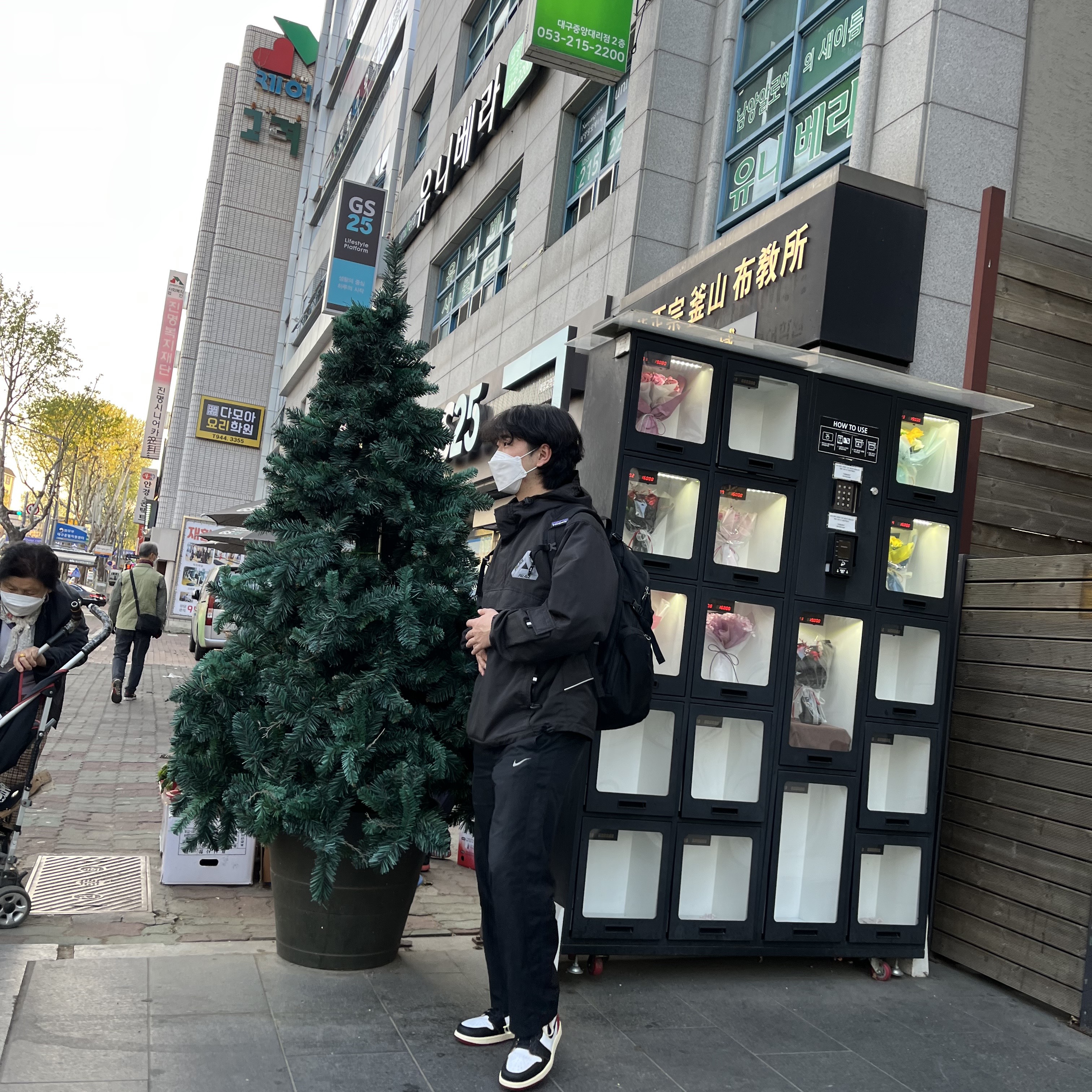 Jordan 1 x Union Retro High Black Toe, Palace Utility Jacket Black - 21FW 착용 스타일
