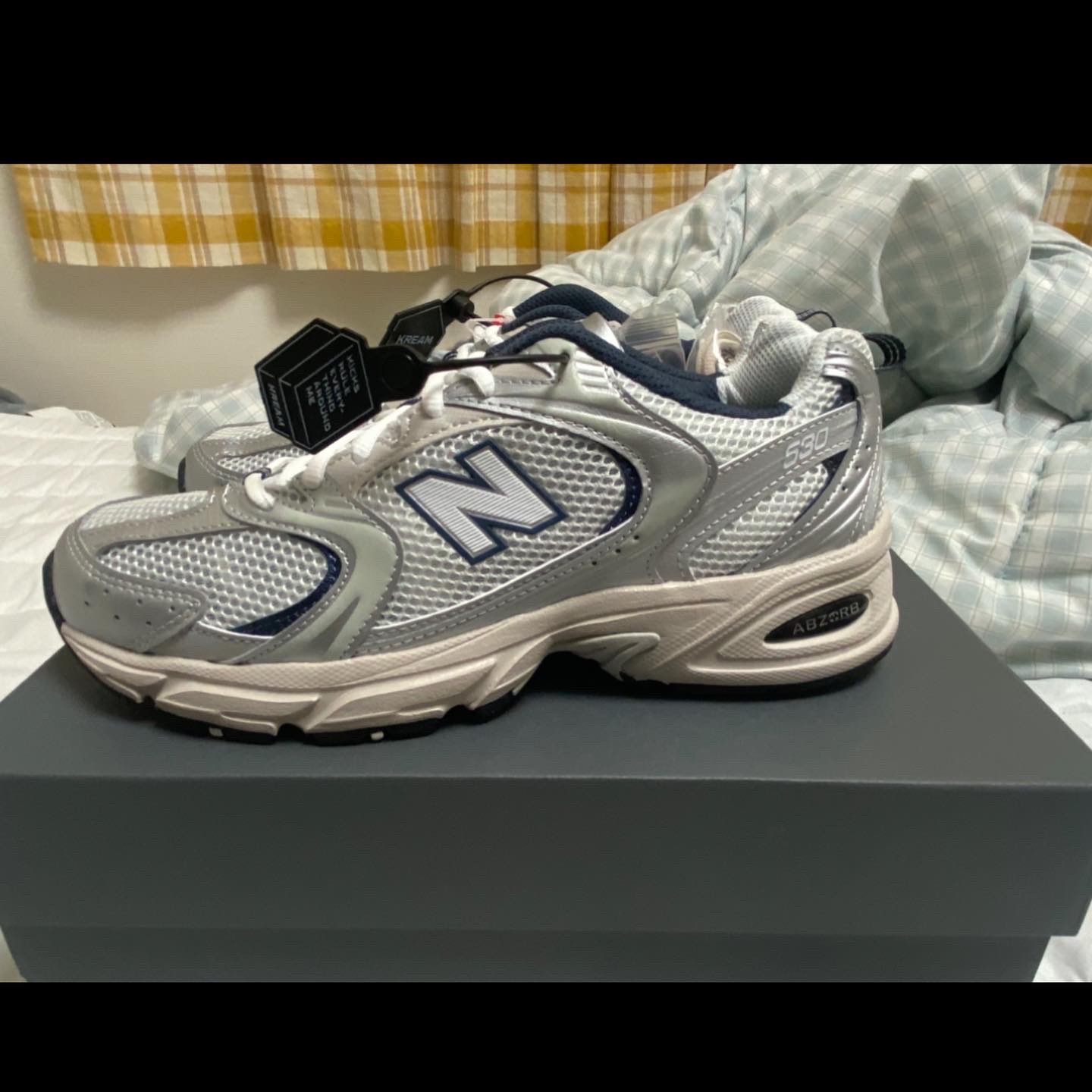 New Balance 530 Steel Grey 착용 스타일 - 2