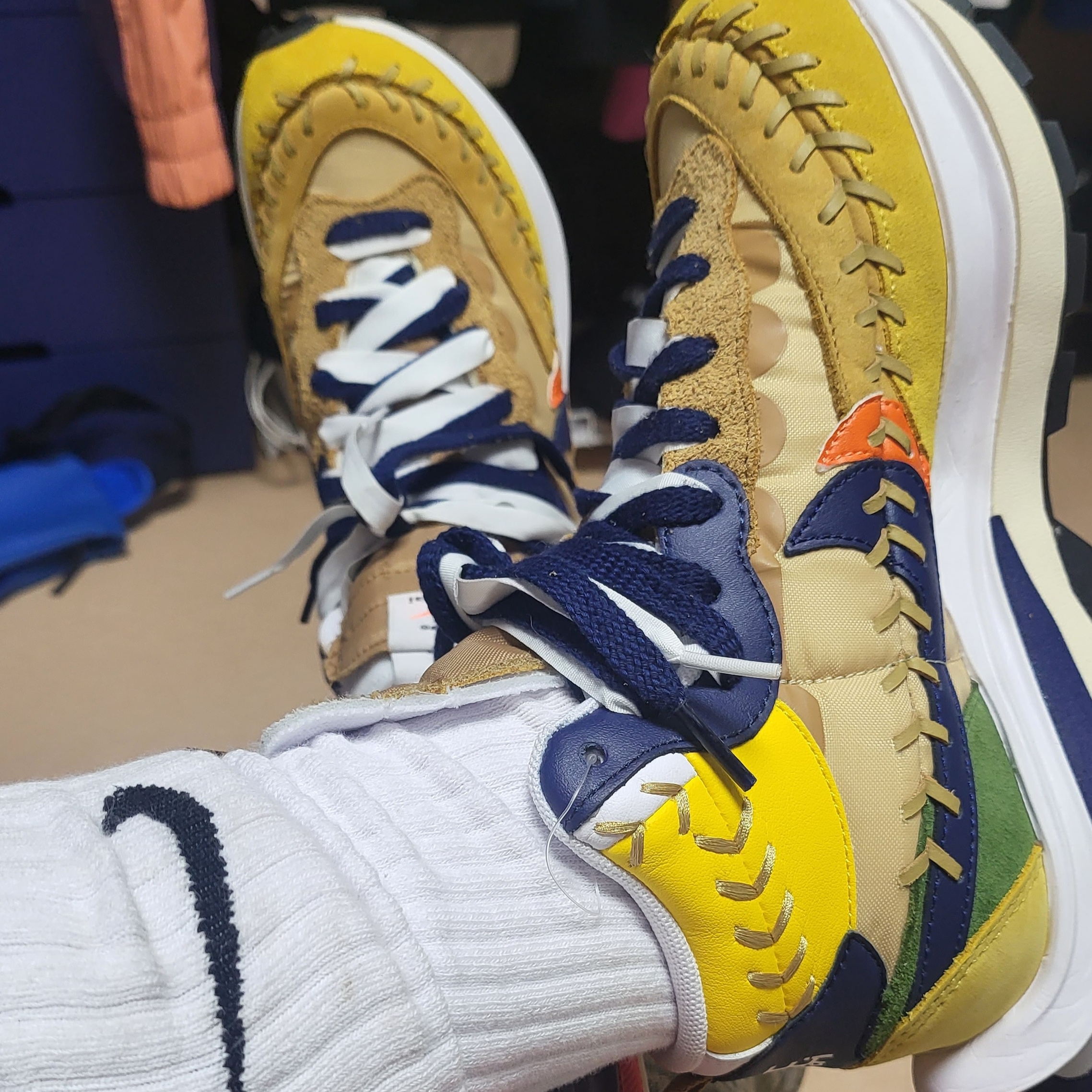 Nike x Sacai x Jean Paul Gaultier VaporWaffle Sesame Blue Void 착용 스타일 - 1