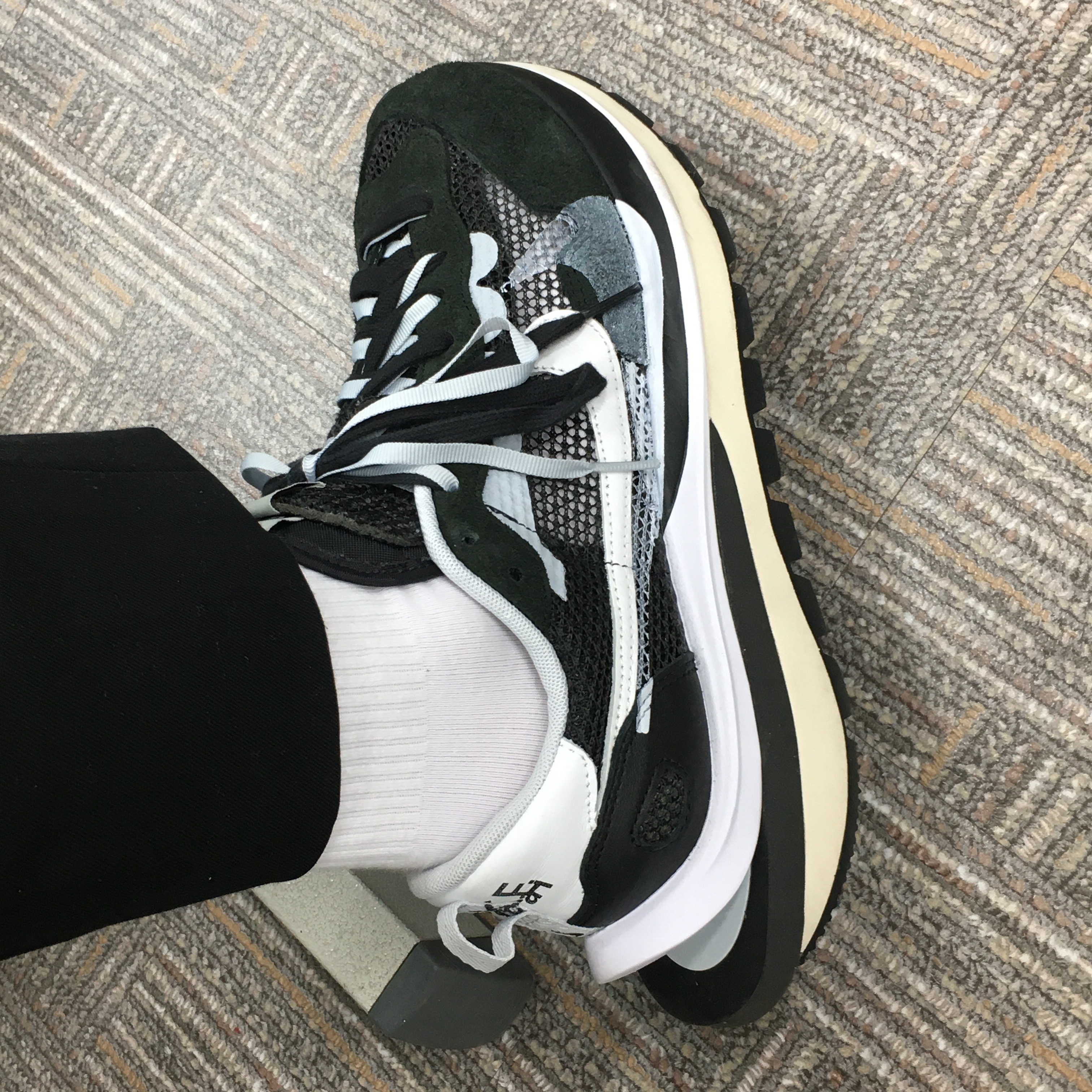 Nike x Sacai VaporWaffle Black White 착용 스타일 - 1