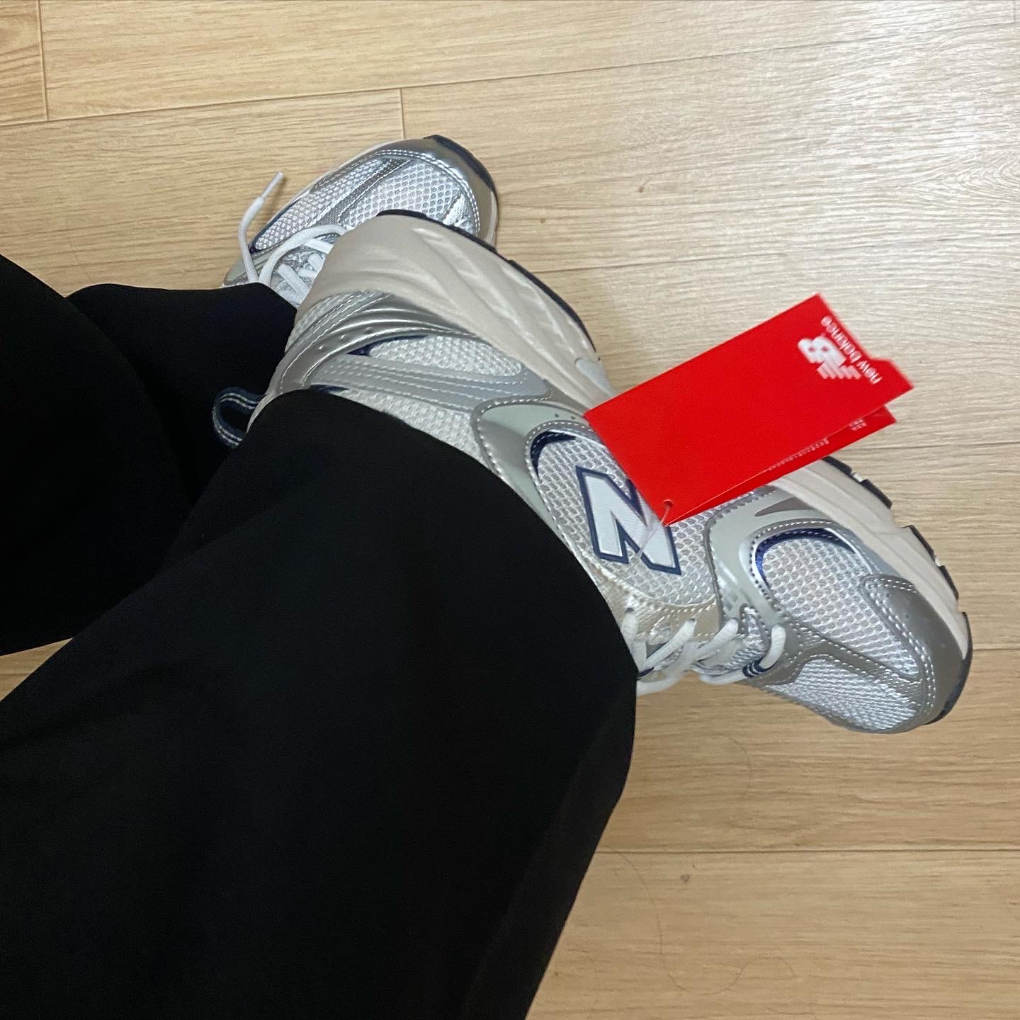 New Balance 530 Steel Grey 착용 스타일 - 3