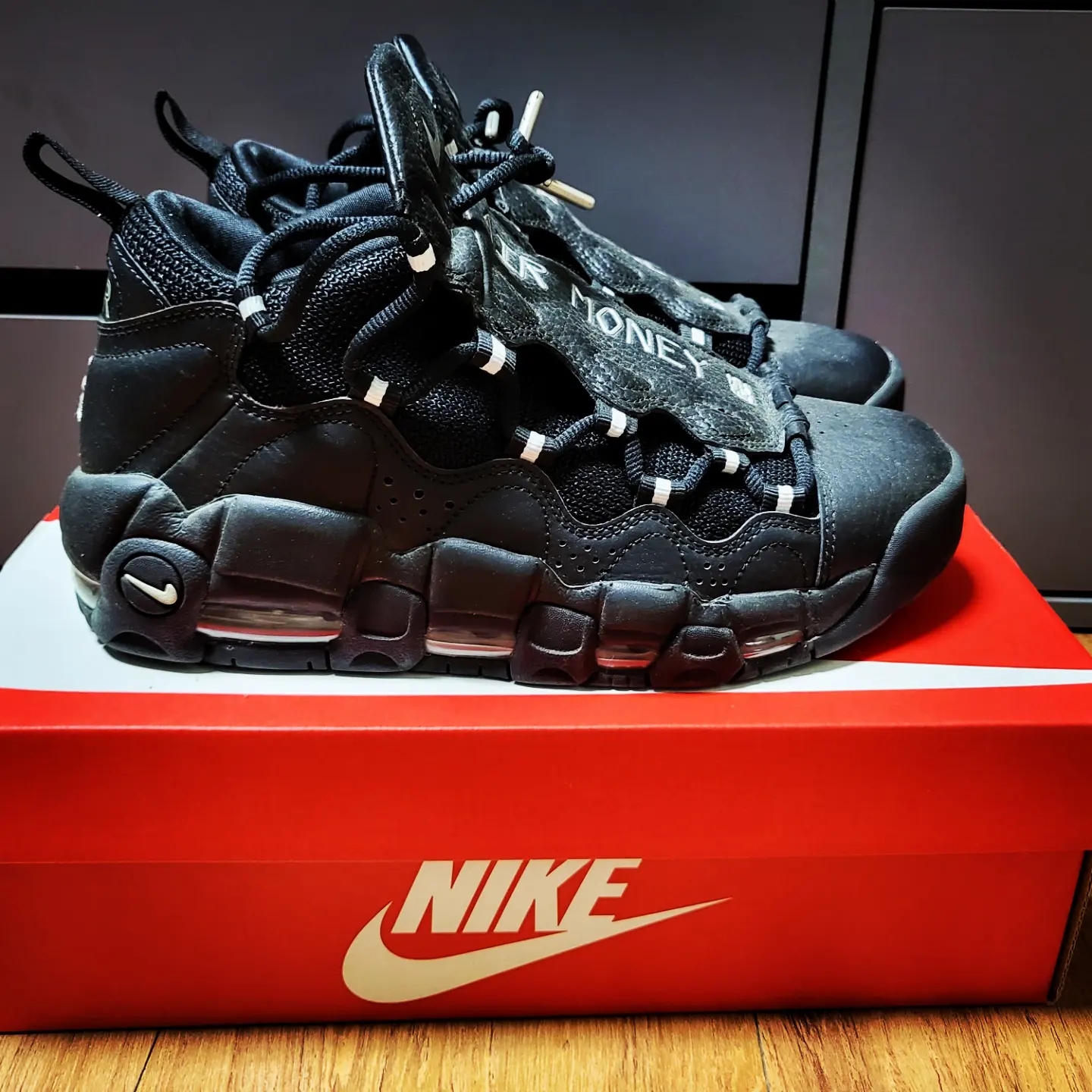 Nike Air More Money Black White 착용 스타일