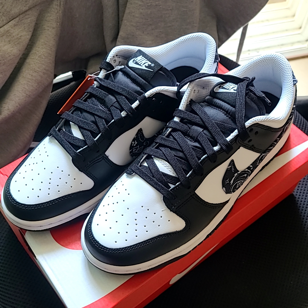(W) Nike Dunk Low Essential Black Paisley 착용 스타일