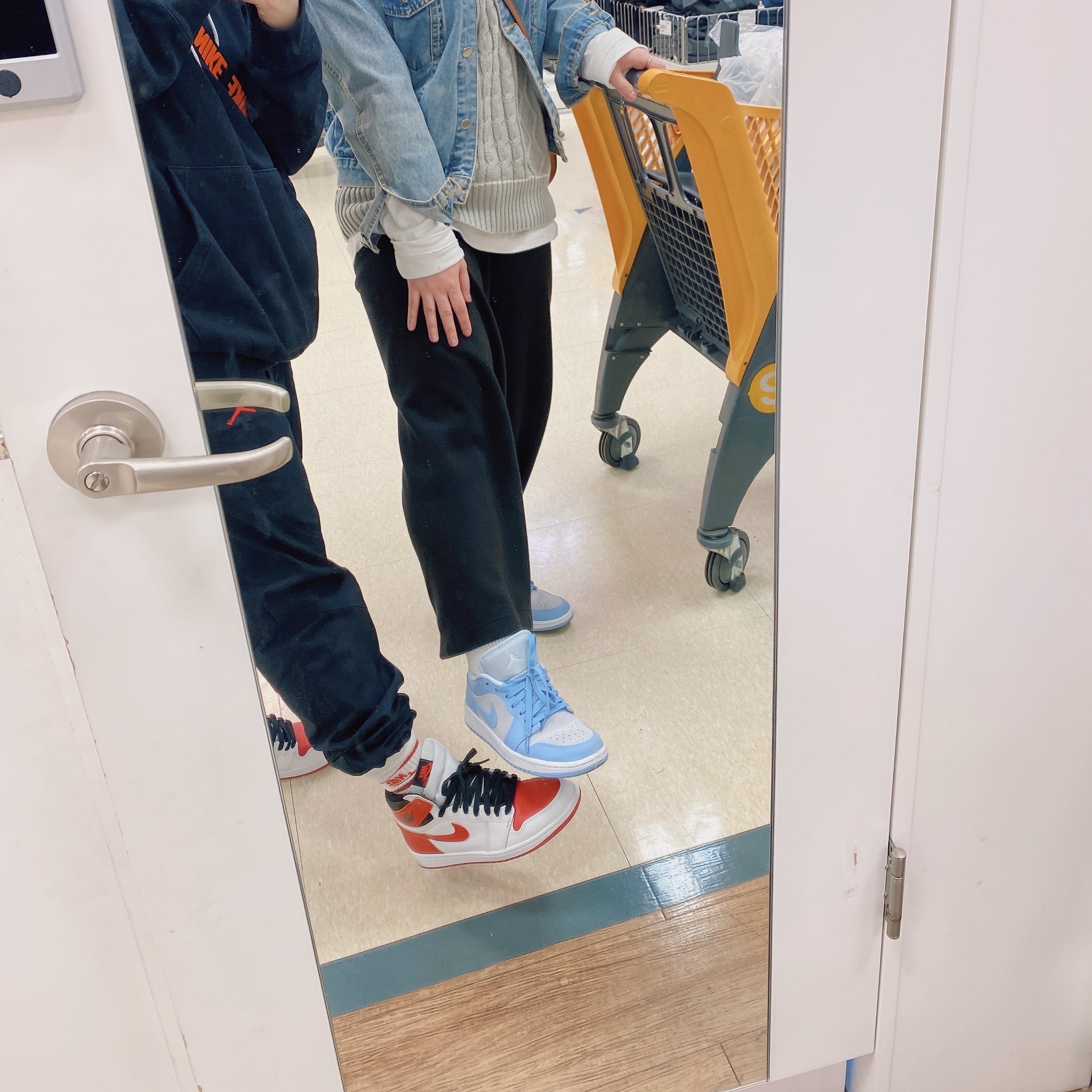 Jordan 1 Retro High OG Heritage, (W) Jordan 1 Low Aluminum 착용 스타일 - 2