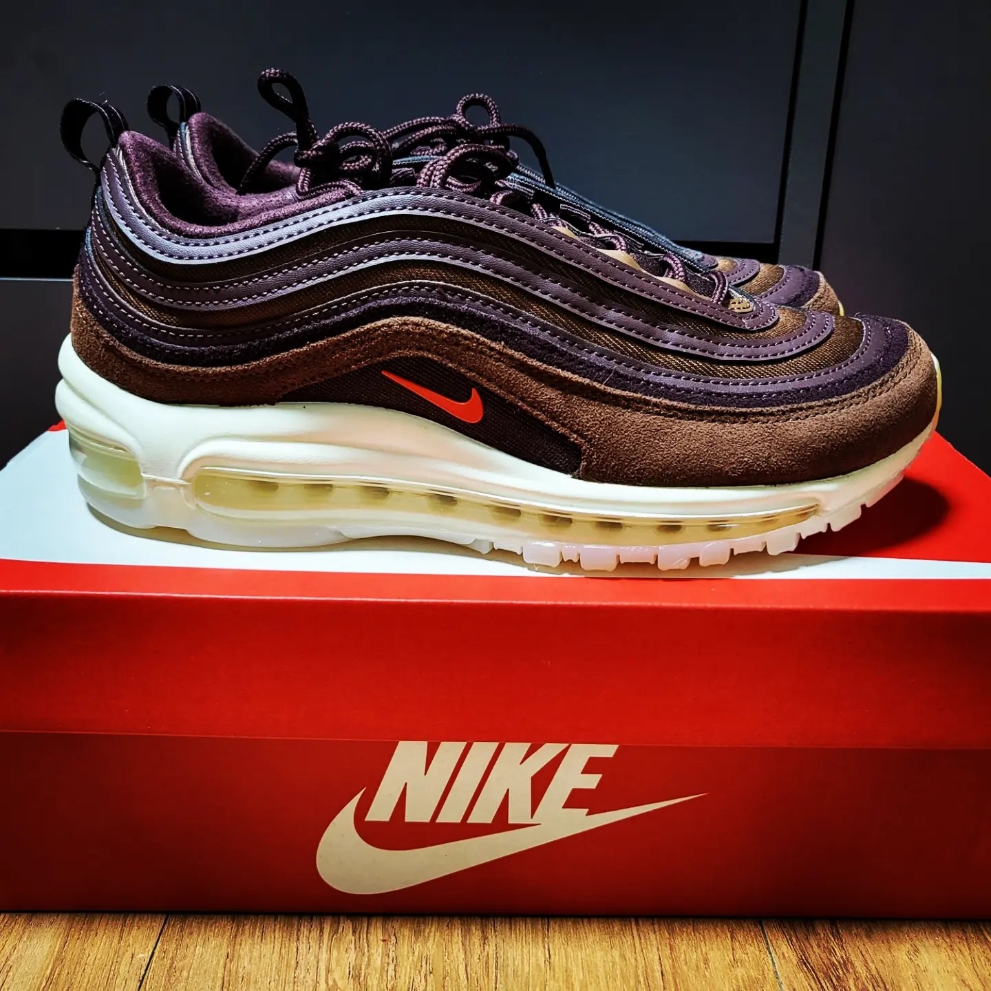 (W) Nike Air Max 97 SE Coffee 착용 스타일