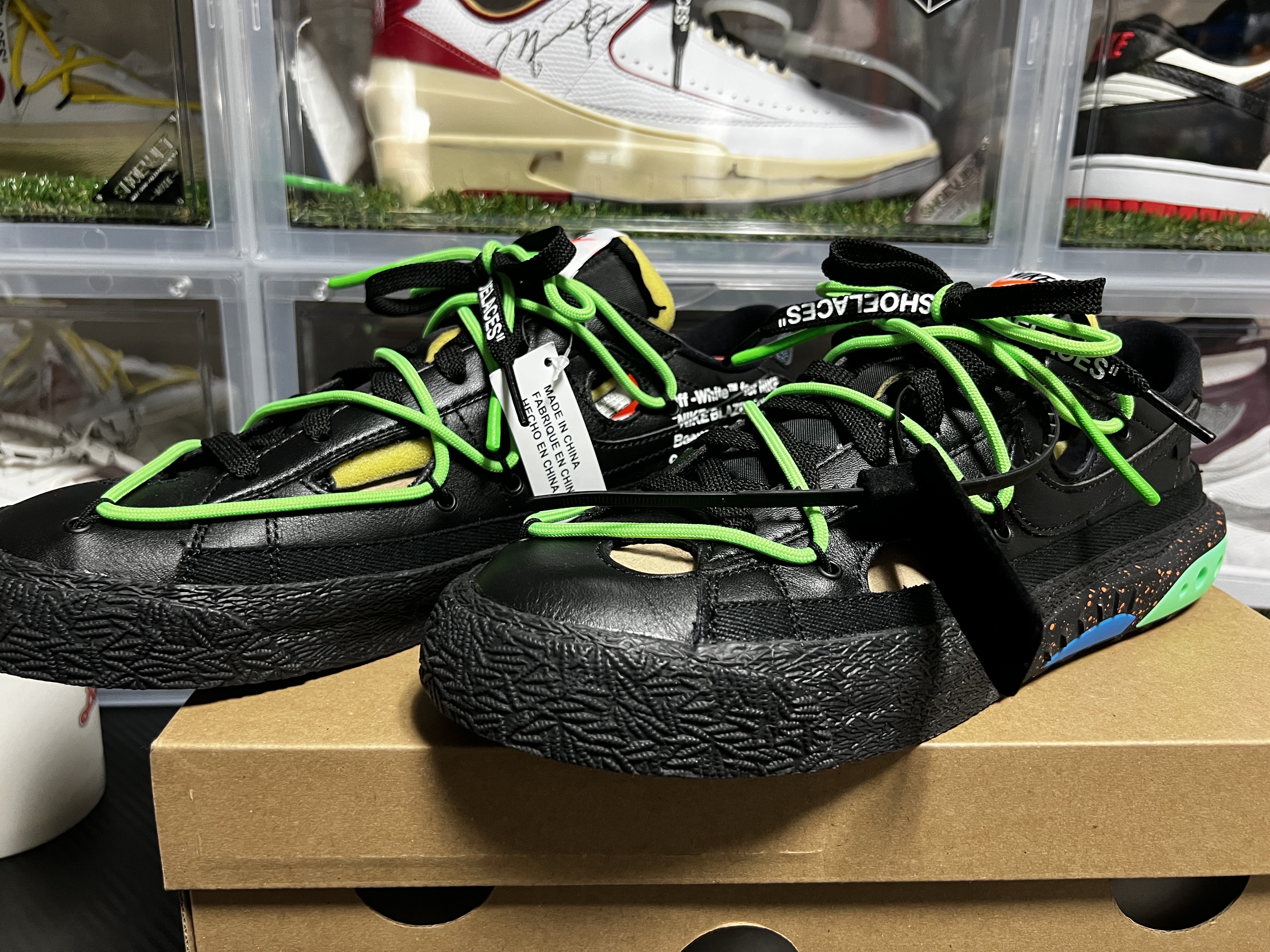 Nike x Off-White Blazer Low '77 Black and Electro Green 착용 스타일 - 4