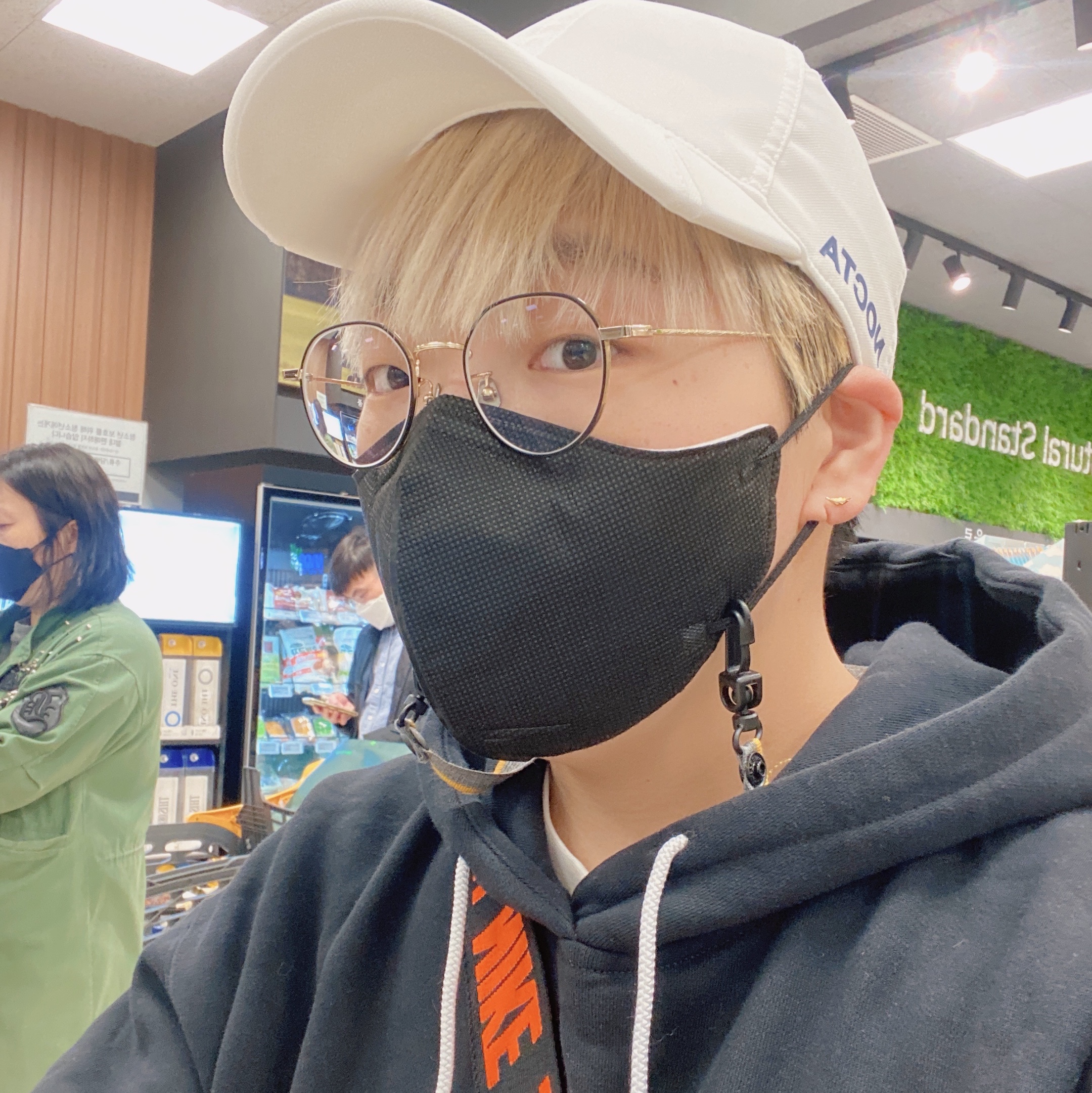 Jordan 1 Retro High OG Heritage, (W) Jordan 1 Low Aluminum 착용 스타일 - 3